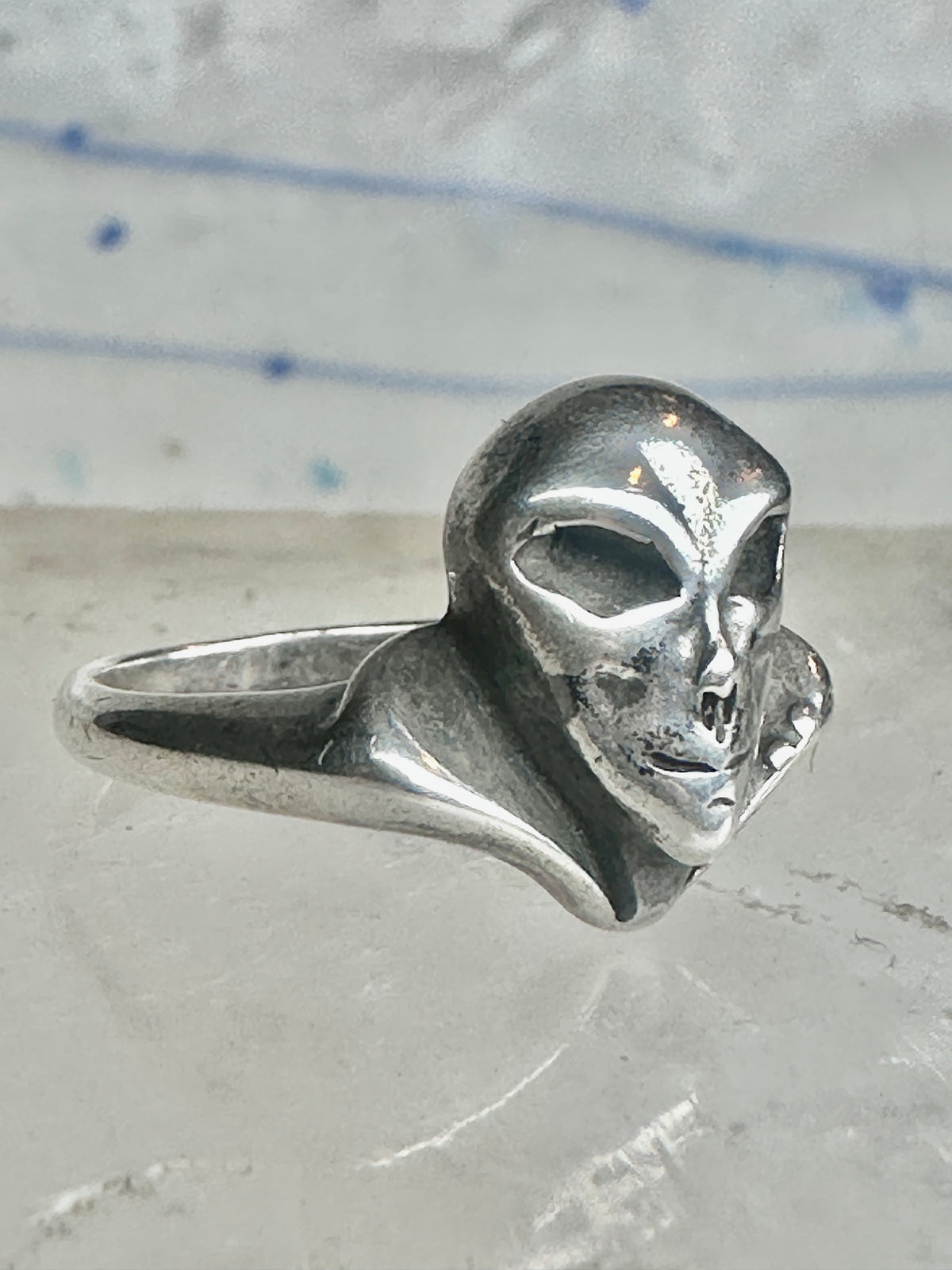 Vintage Signed Alien Sci-Fi Face Sterling Silver Band Ring - Size 4.5 925
