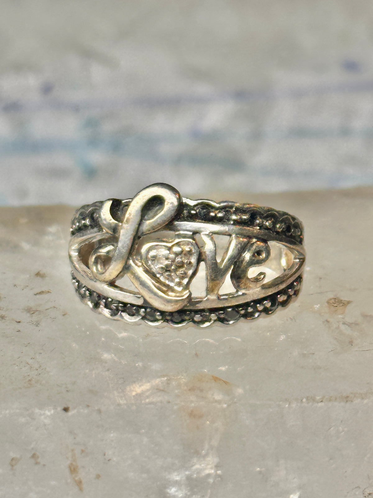 Vintage Sterling Silver Black Onyx LOVE Heart Accent Statement Ring Size 7.75 5.4g 925