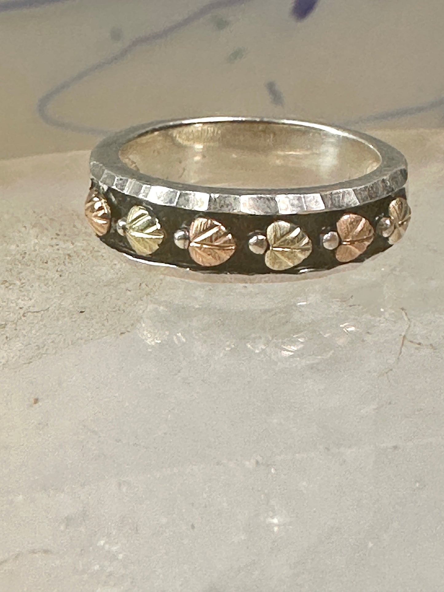 Black Hills Gold ring floral wedding band leaves size 5.75 sterling silver women