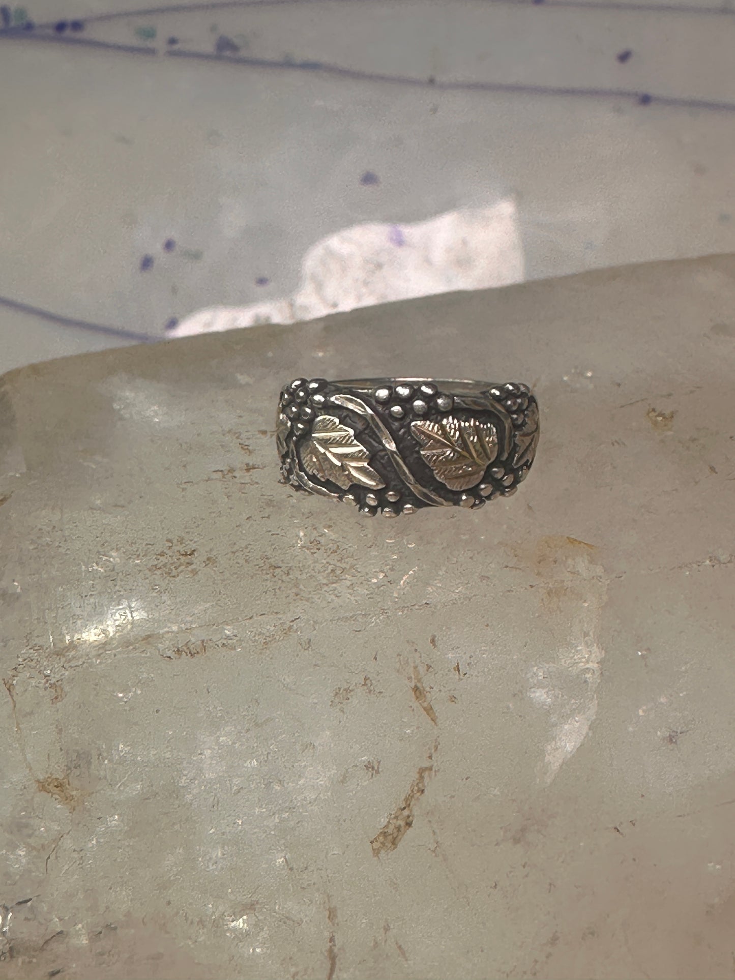 Black Hills Gold ring leaves wedding band size 5 sterling silver women