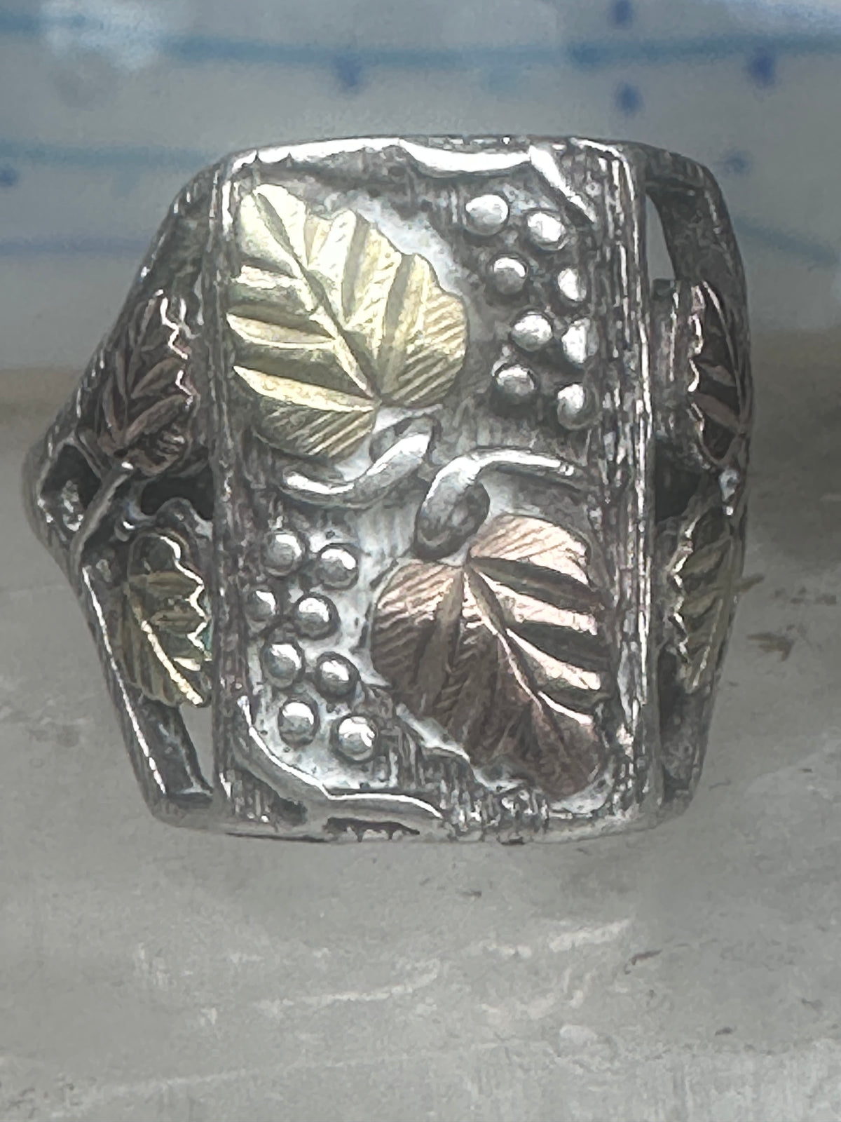 Vintage Sterling Silver Coleman Co Black Hills Gold Cigar Band Leaf Ring Size 9.25 925