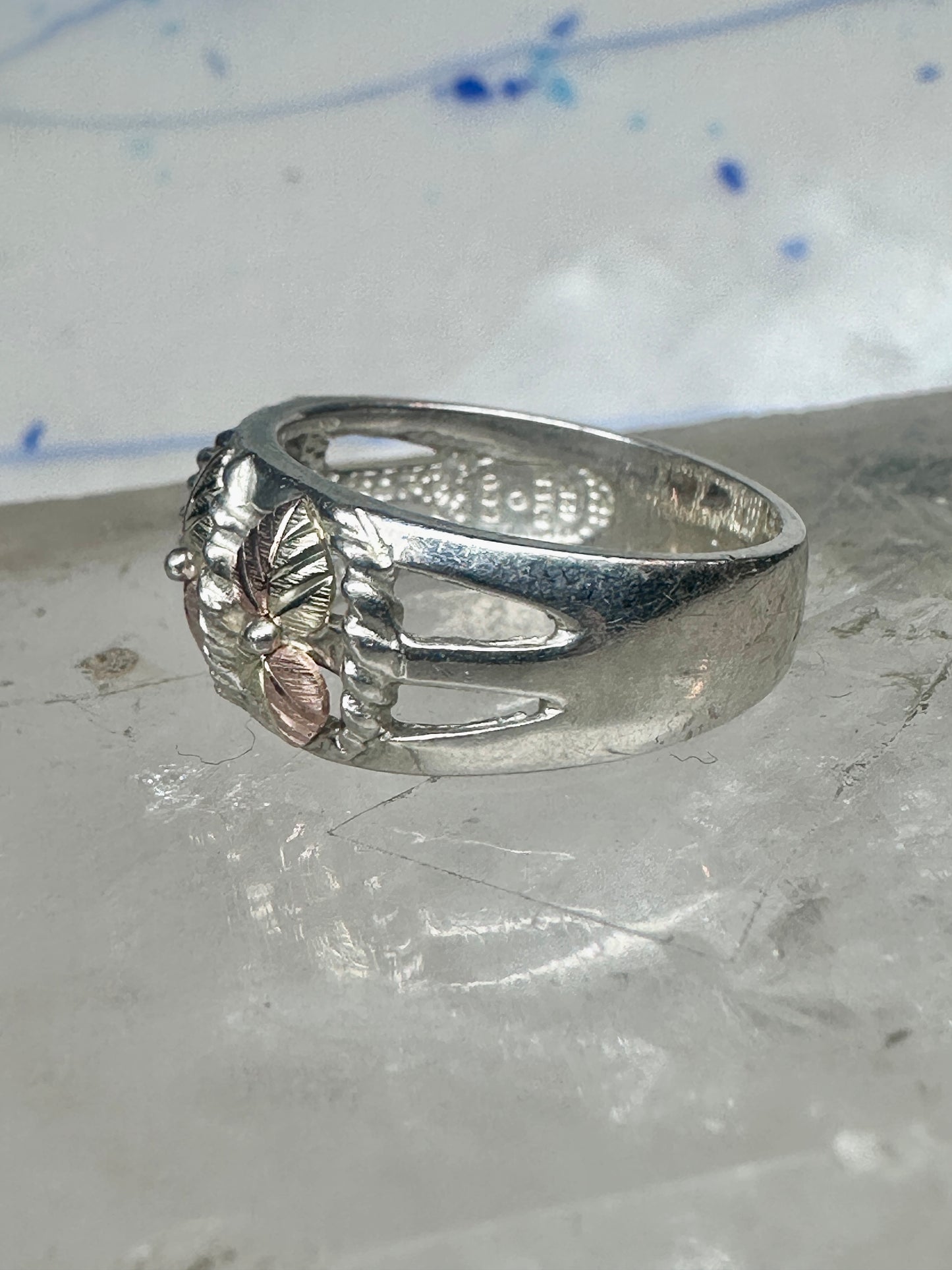 Black Hills gold ring leaves wedding band size 7.5 sterling silver women men