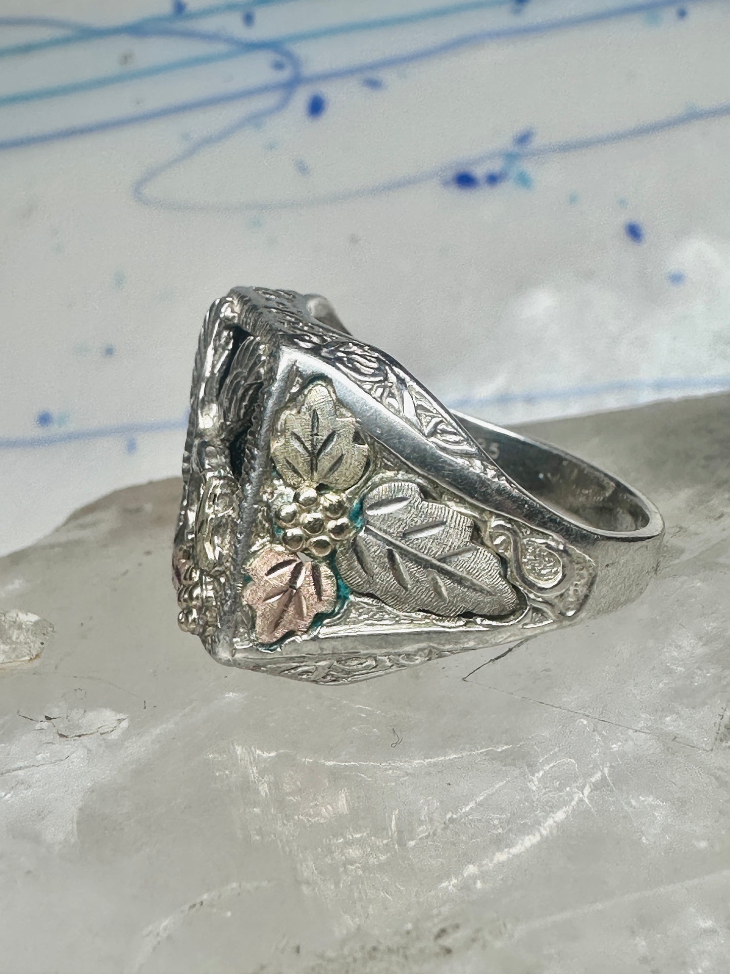 Black Hills Gold ring Eagle onyx leaves band size 13 sterling silver women men