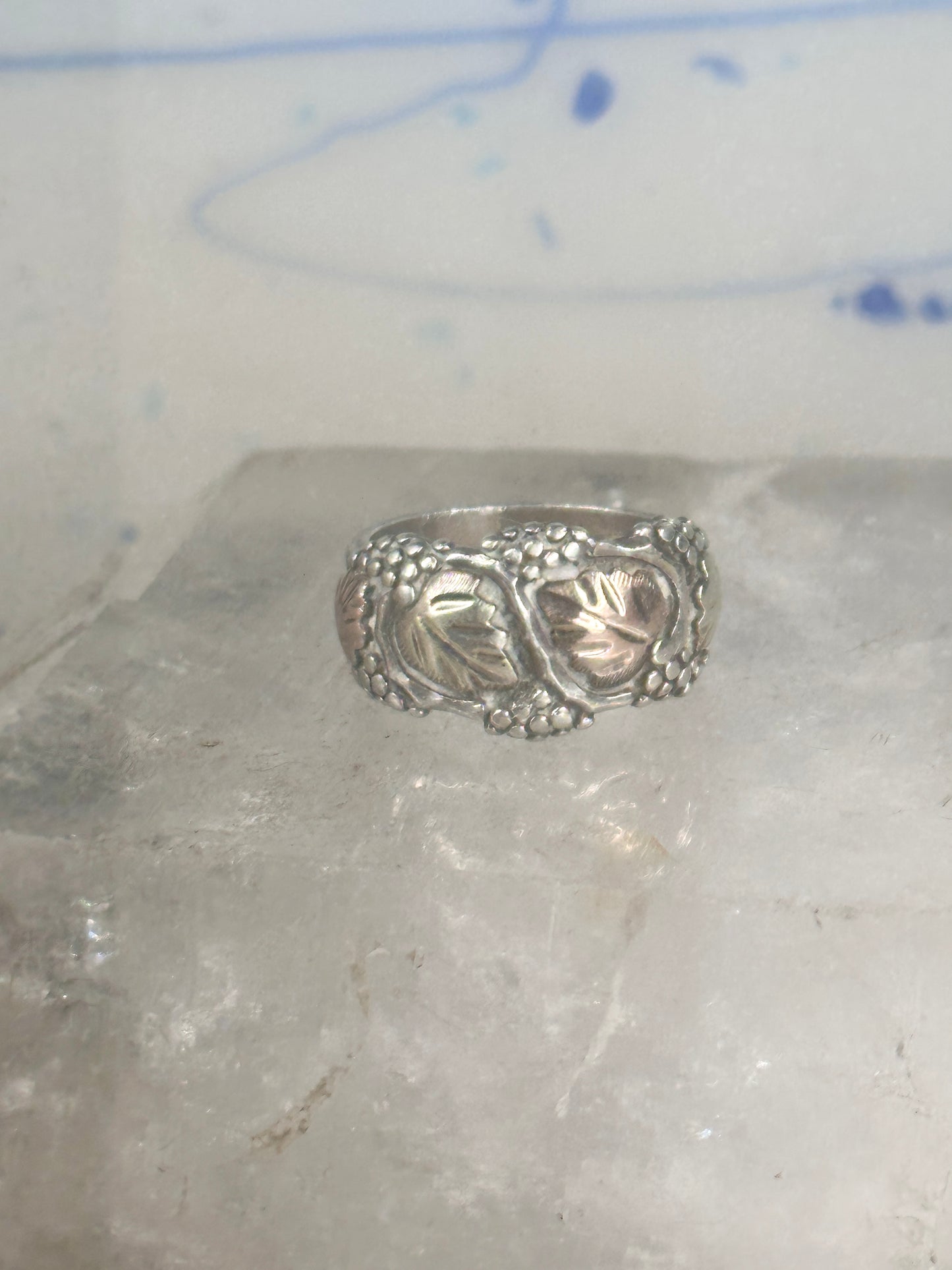 Black Hills Gold ring leaves pinky band size 4.50 sterling silver women girls