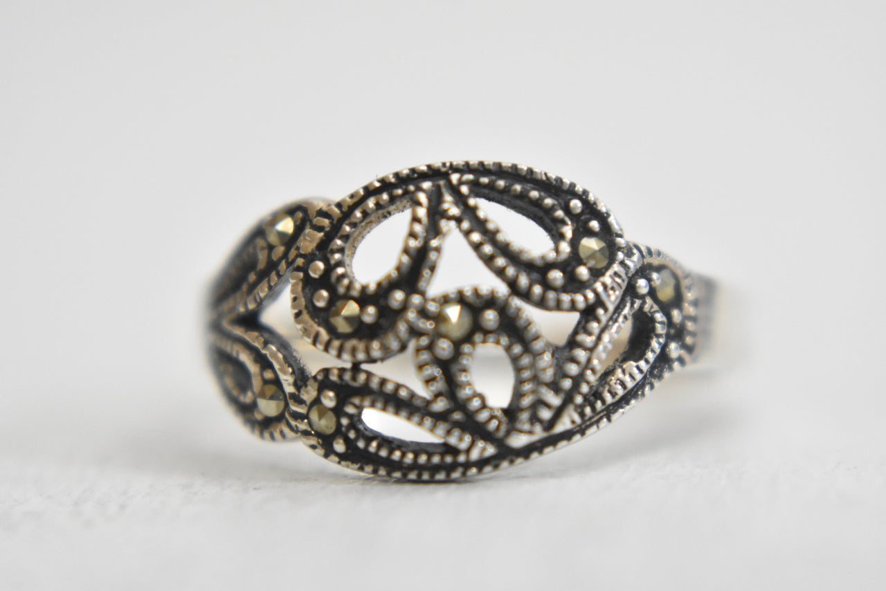 Flower ring marcasite design band Art Deco sterling silver thumb women Size 7.75