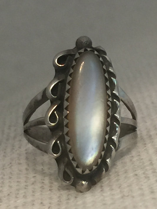 Vintage Sterling Silver Southwest Tribal Mother Of Pearl Ring Size 6.25 4.1g