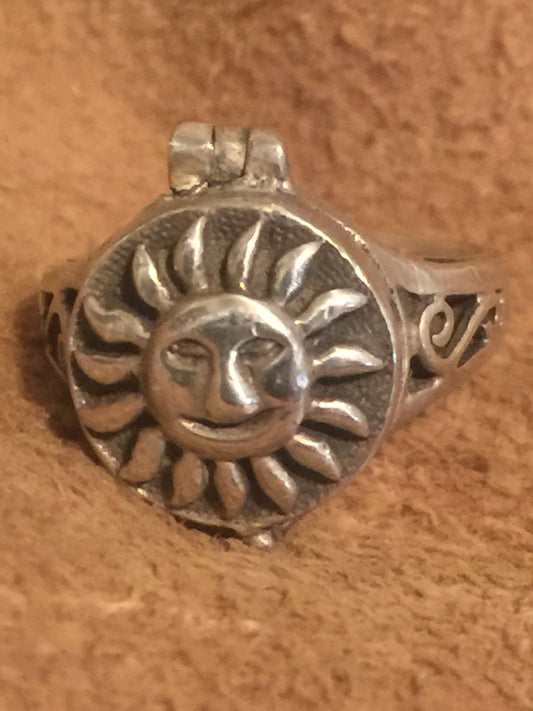Vintage Sterling Silver Sun Poison Ring Size 4.75 5.1g