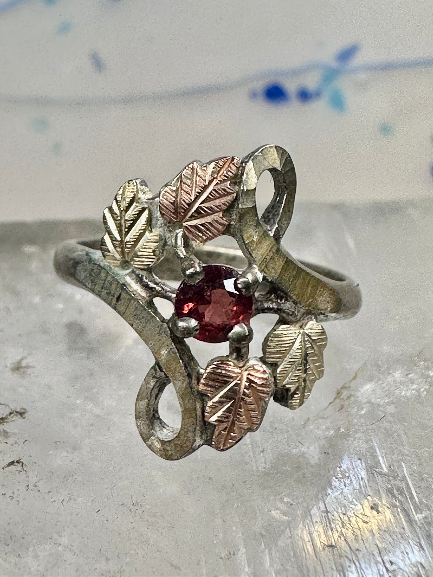 Black Hills Gold ring garnet floral leaves band size 5.75 sterling silver women