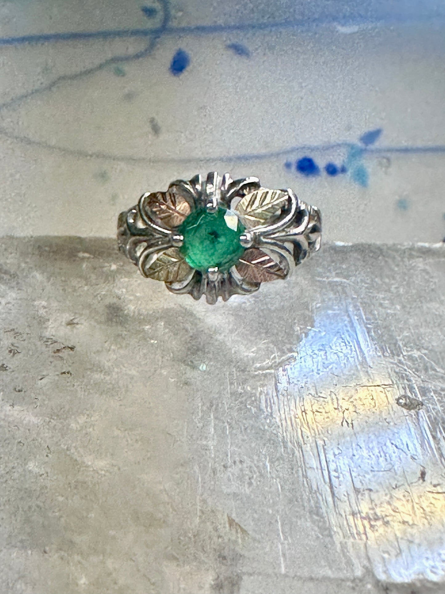 Black Hills Gold ring green floral leaves band size 5.5 sterling silver women 12K