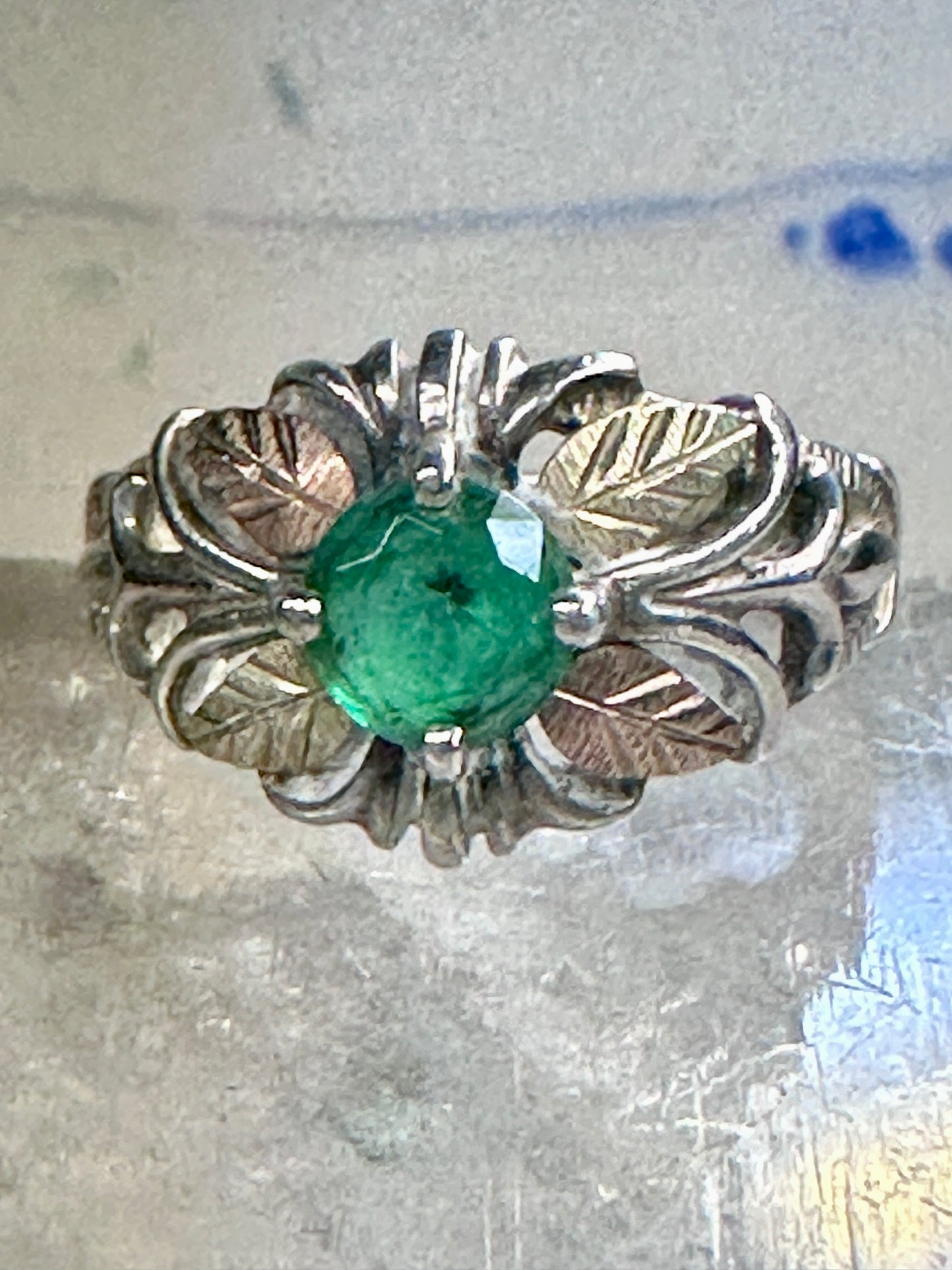 Black Hills Gold ring green floral leaves band size 5.5 sterling silver women 12K