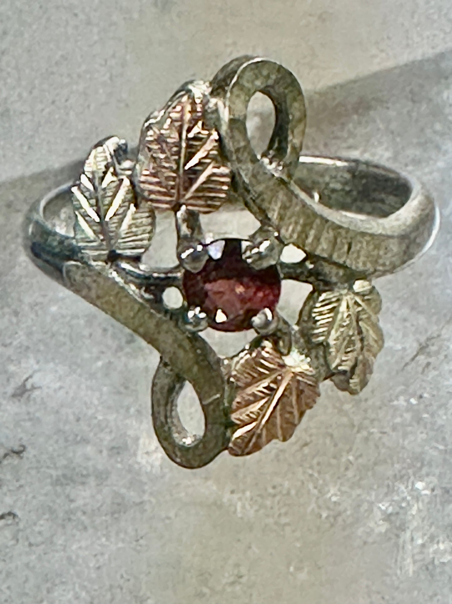 Black Hills Gold ring garnet floral leaves band size 5.75 sterling silver women