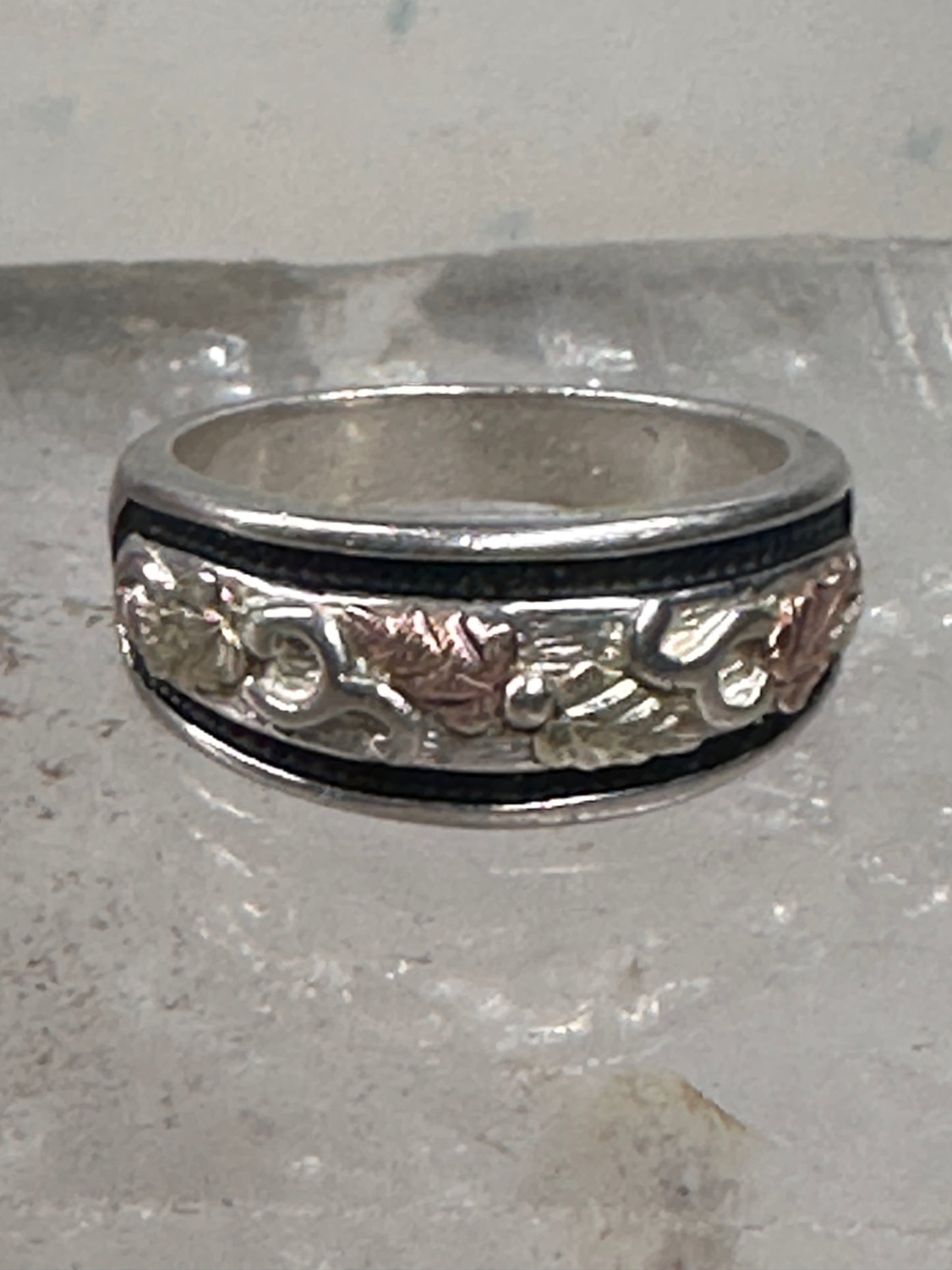 Black Hills Gold ring leaves wedding band size 6.75 sterling silver women men