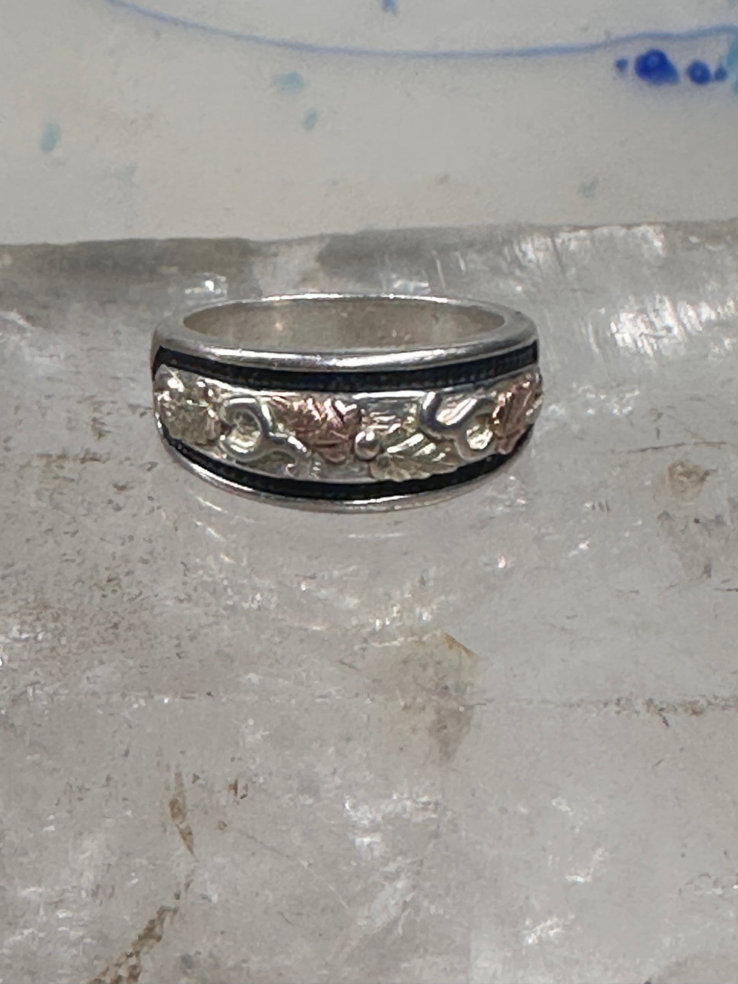 Black Hills Gold ring leaves wedding band size 6.75 sterling silver women men