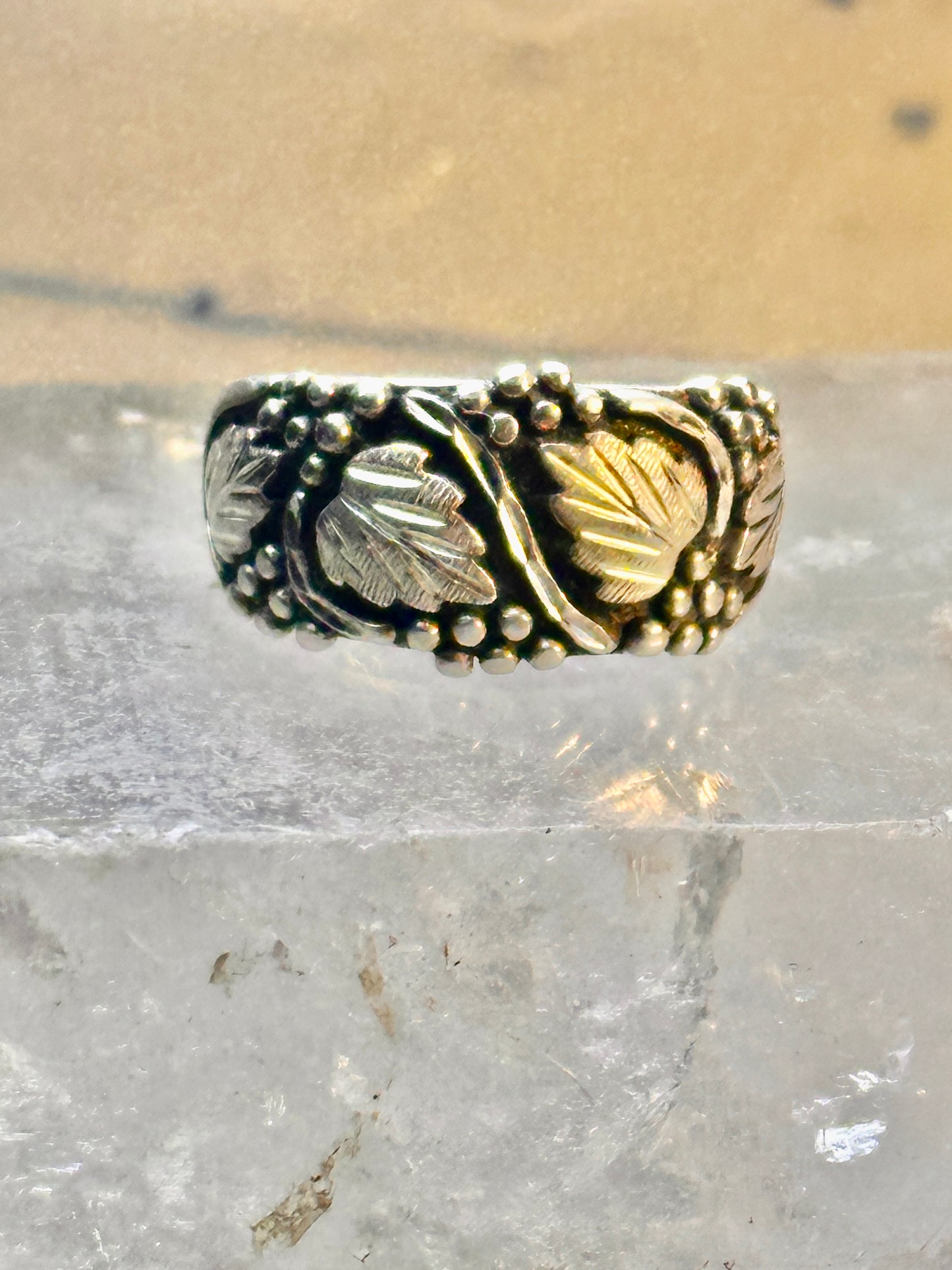 Black Hills Gold ring wedding band leaves sterling silver size 7.50 women men