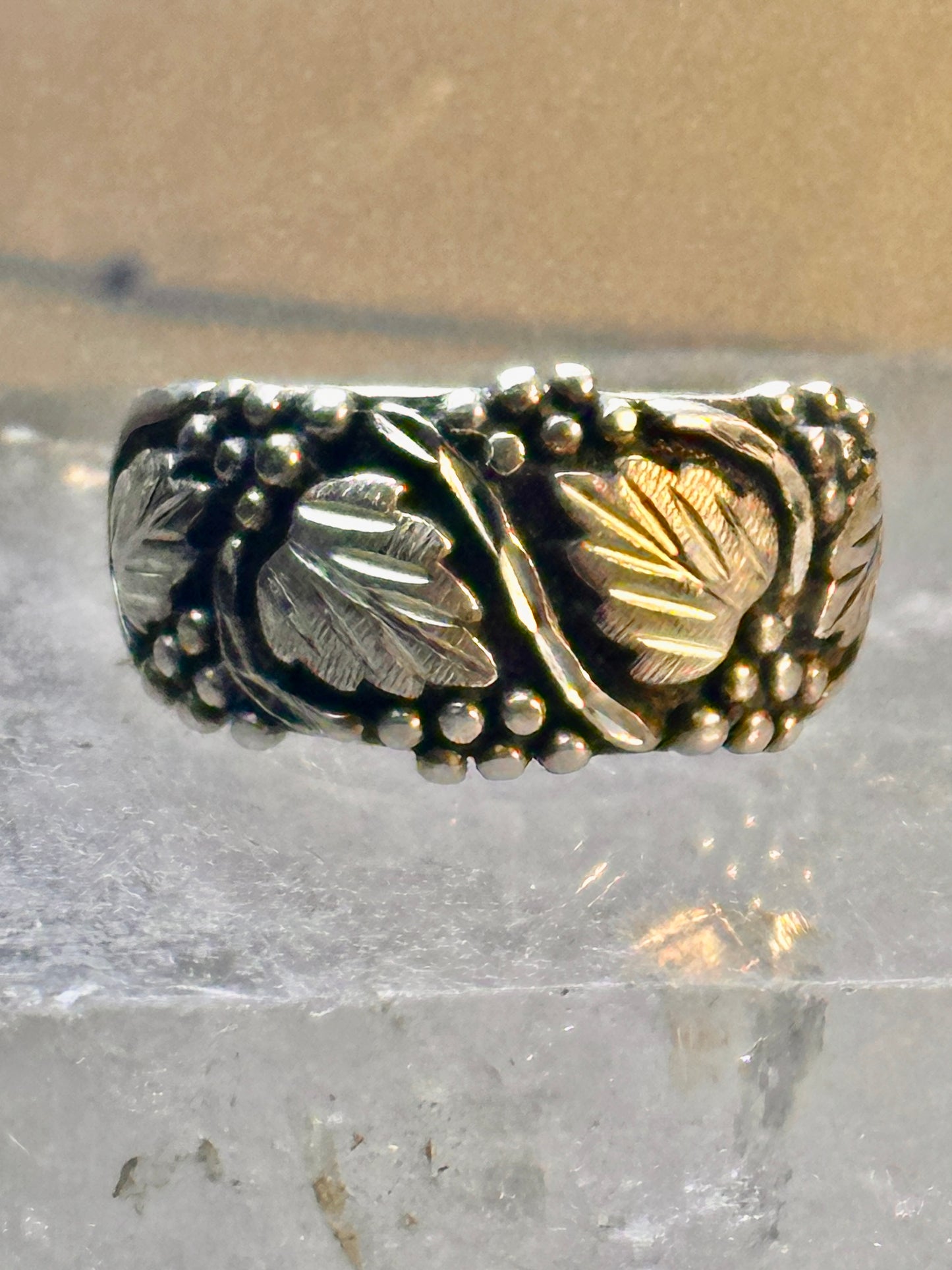 Black Hills Gold ring wedding band leaves sterling silver size 7.50 women men
