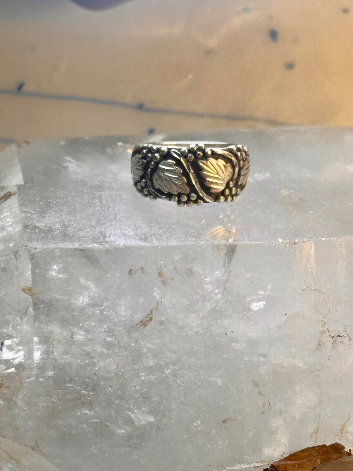 Black Hills Gold ring wedding band leaves sterling silver size 7.50 women men