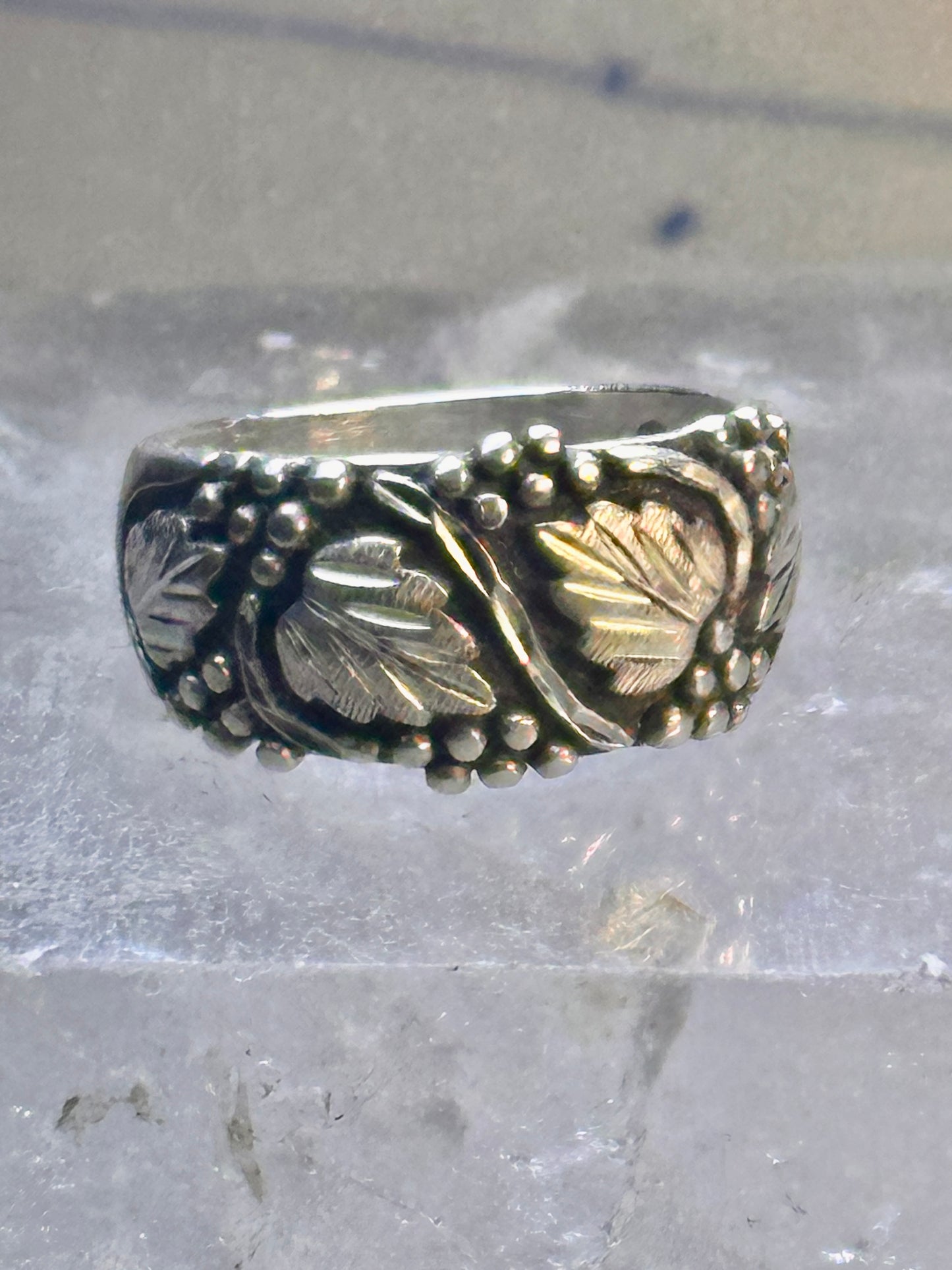 Black Hills Gold ring wedding band leaves sterling silver size 7.50 women men