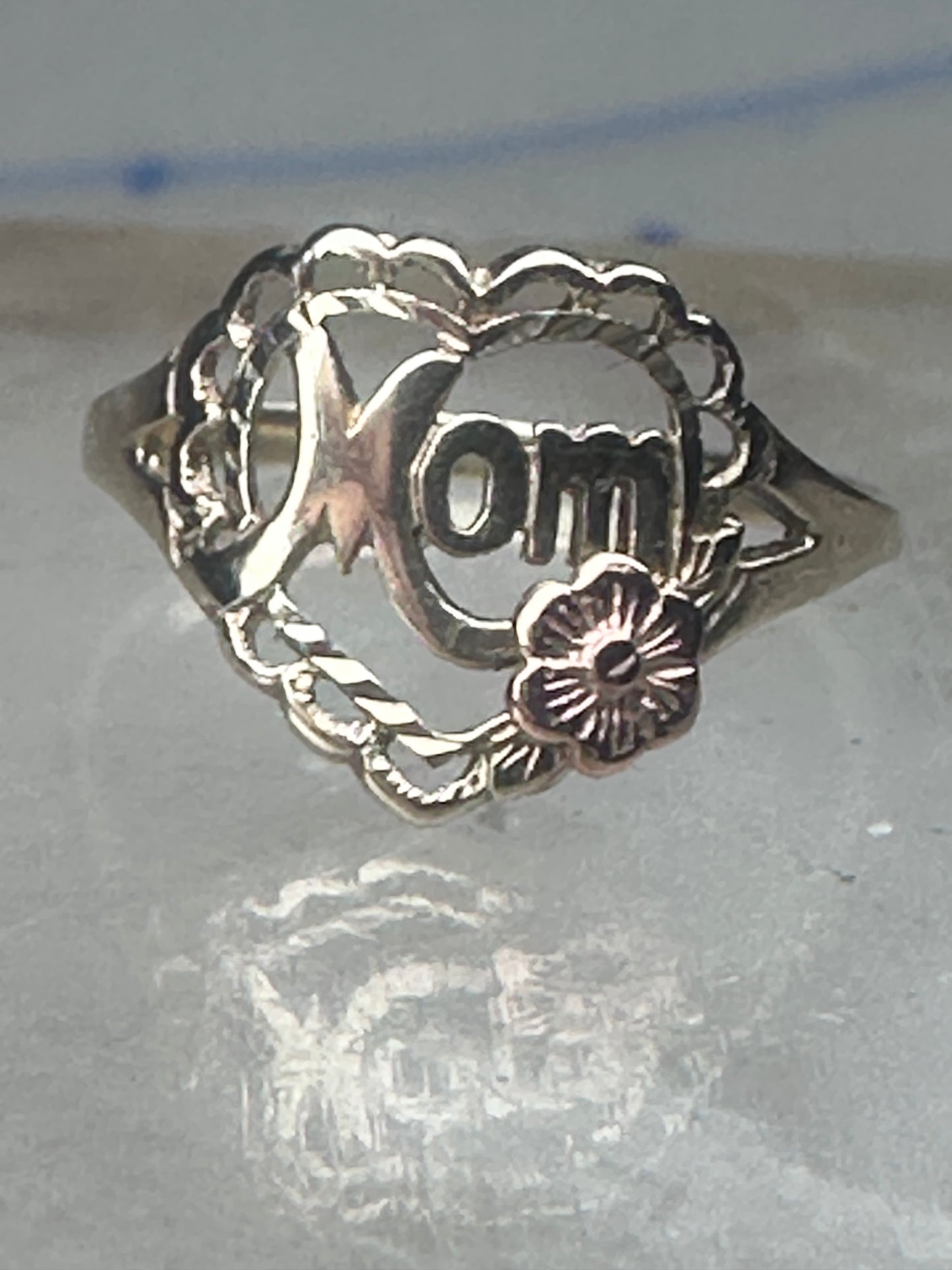 Vintage 10K Yellow Gold Mom Heart Flower Ring Petite Size 4.25 Pinky 10K