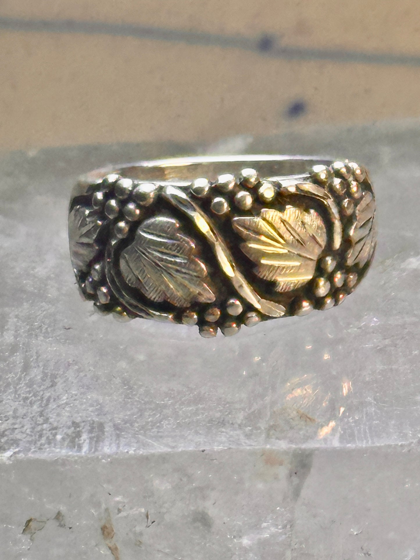 Black Hills Gold ring wedding band leaves sterling silver size 7.50 women men