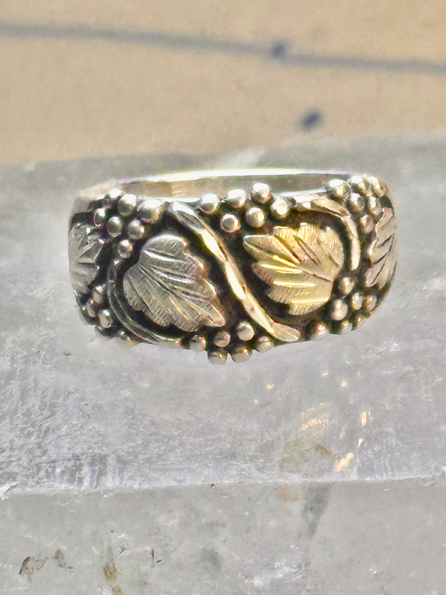 Black Hills Gold ring wedding band leaves sterling silver size 7.50 women men