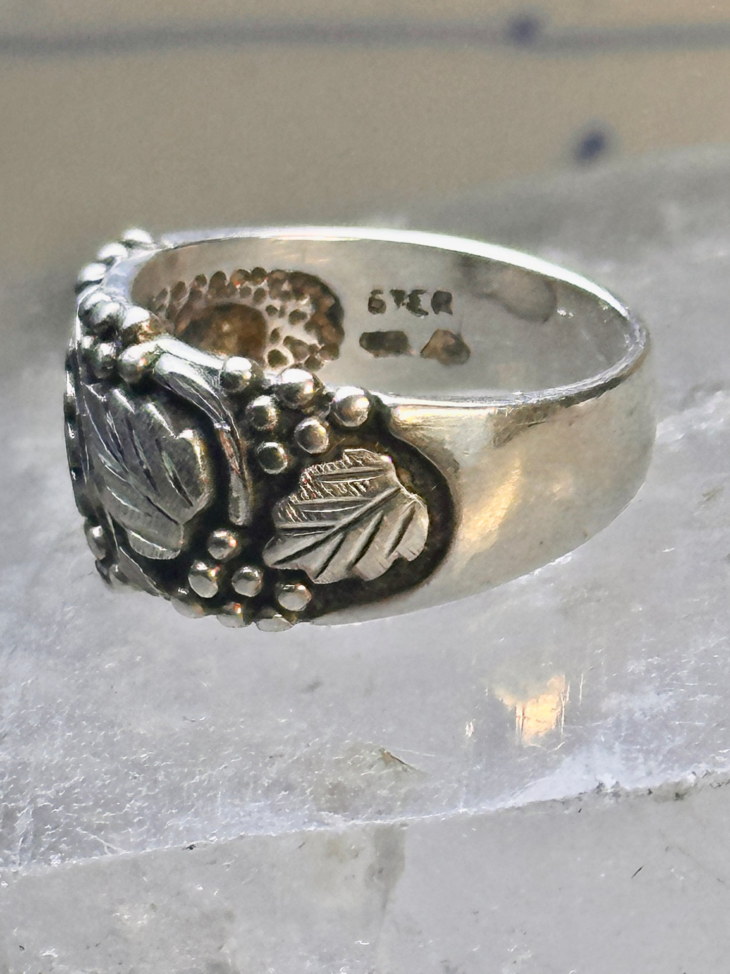 Black Hills Gold ring wedding band leaves sterling silver size 7.50 women men