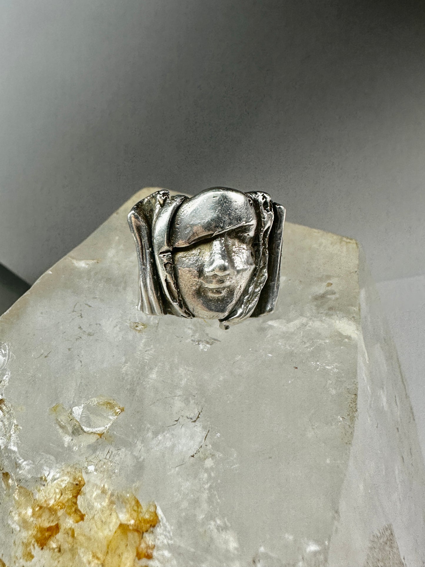 Brutalist face ring figurative band size 7 sterling silver women  AS IS