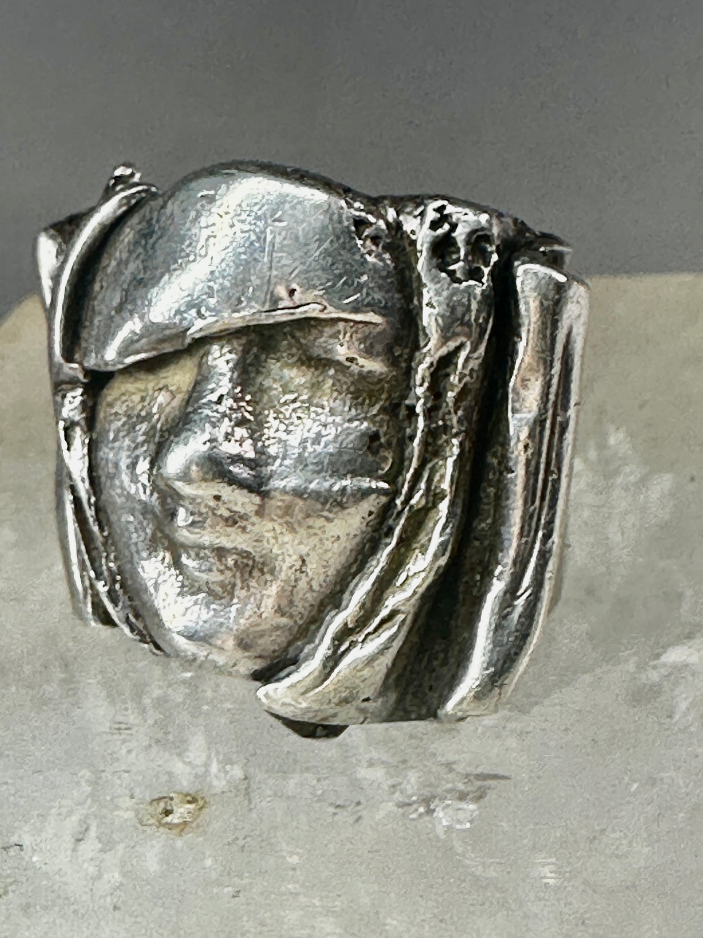 Brutalist face ring figurative band size 7 sterling silver women  AS IS