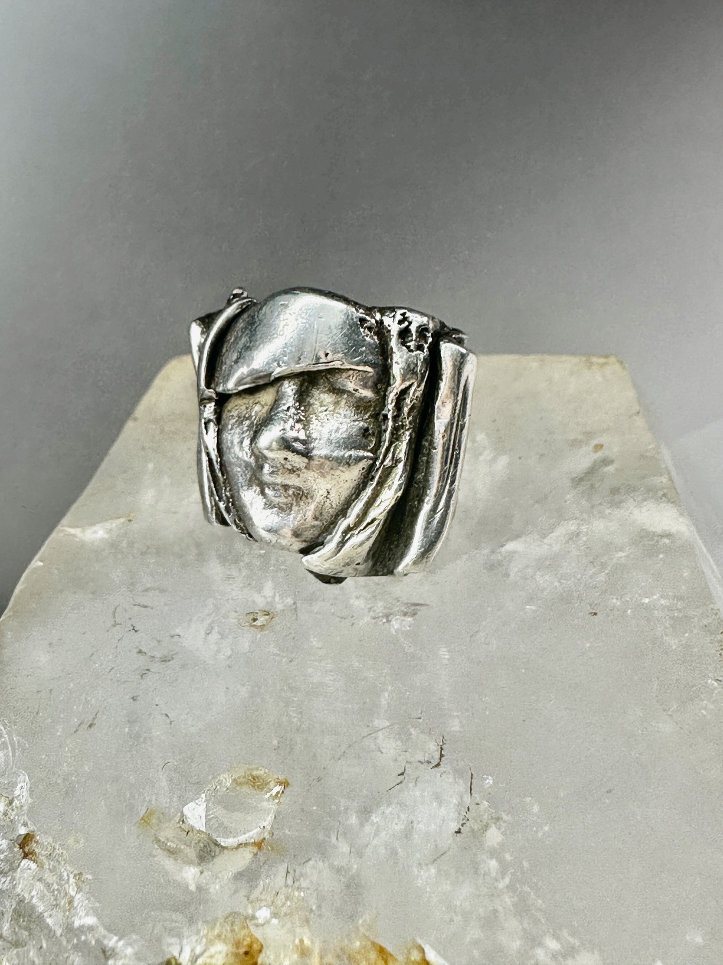 Brutalist face ring figurative band size 7 sterling silver women  AS IS