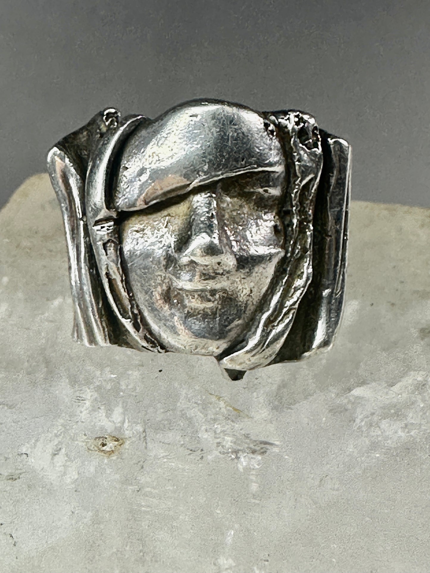 Brutalist face ring figurative band size 7 sterling silver women  AS IS