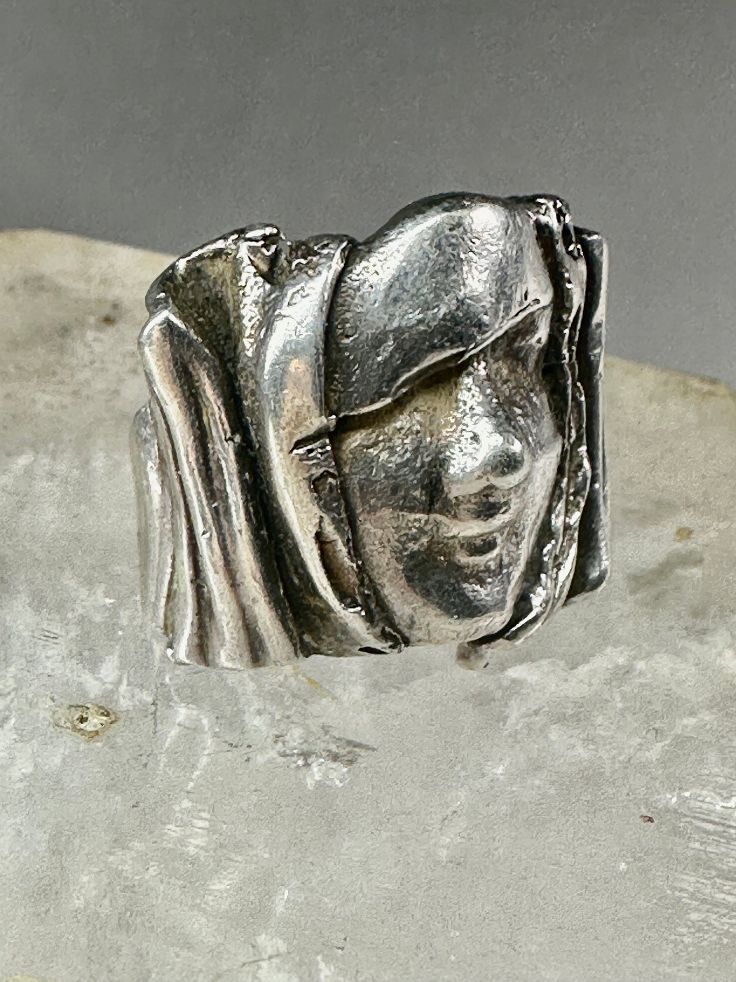 Brutalist face ring figurative band size 7 sterling silver women  AS IS