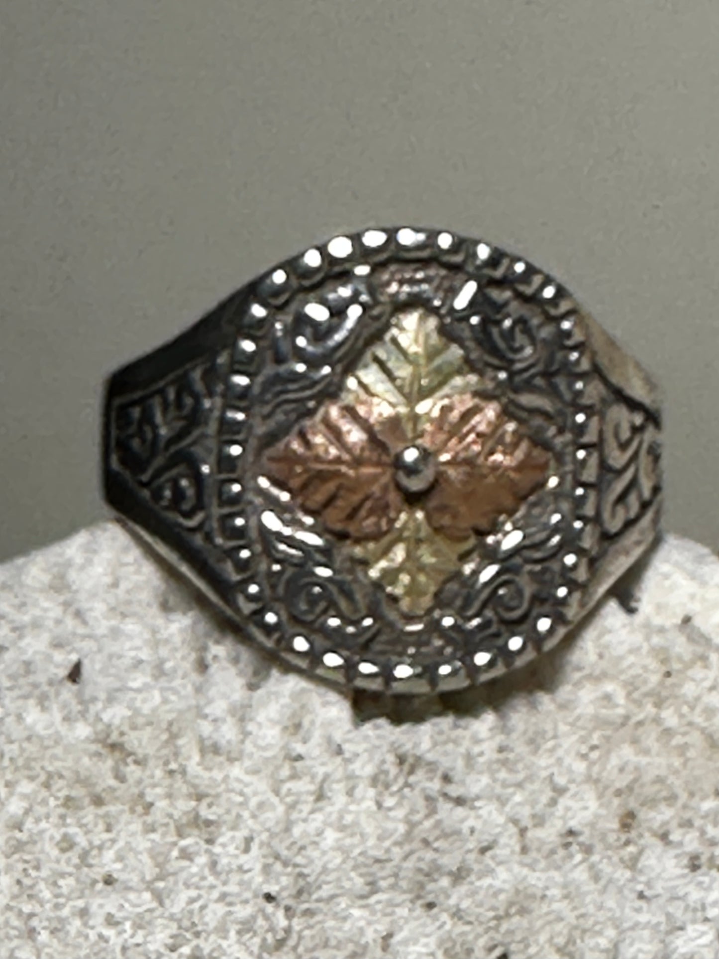 Black Hills Gold ring floral band size 10 sterling silver women men