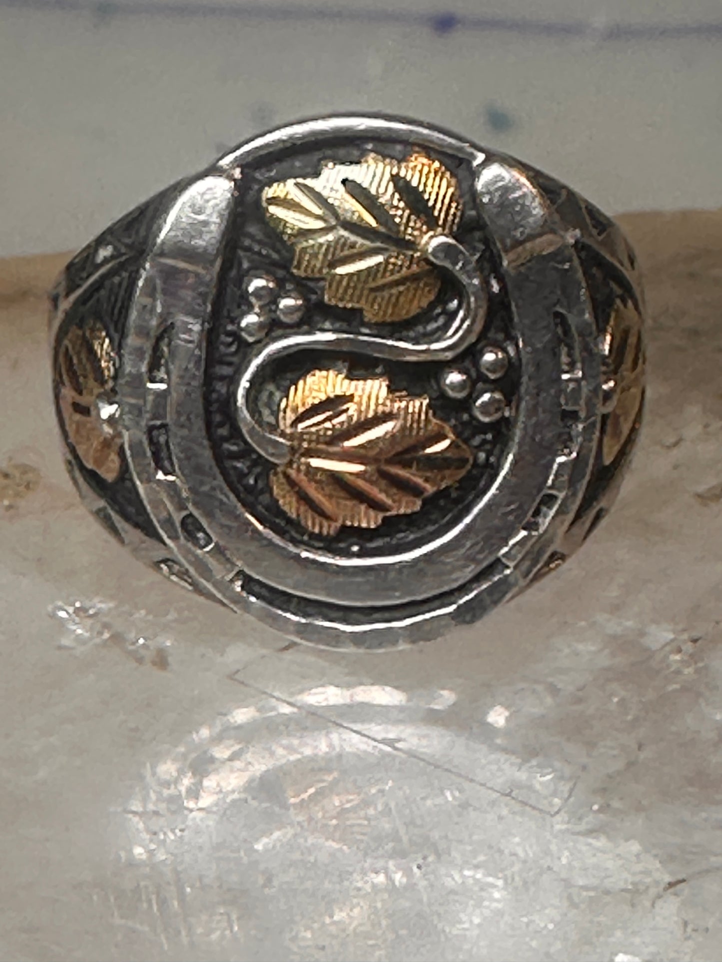 Horseshoe ring Black Hills Gold band good luck leaves Size 10 sterling silver