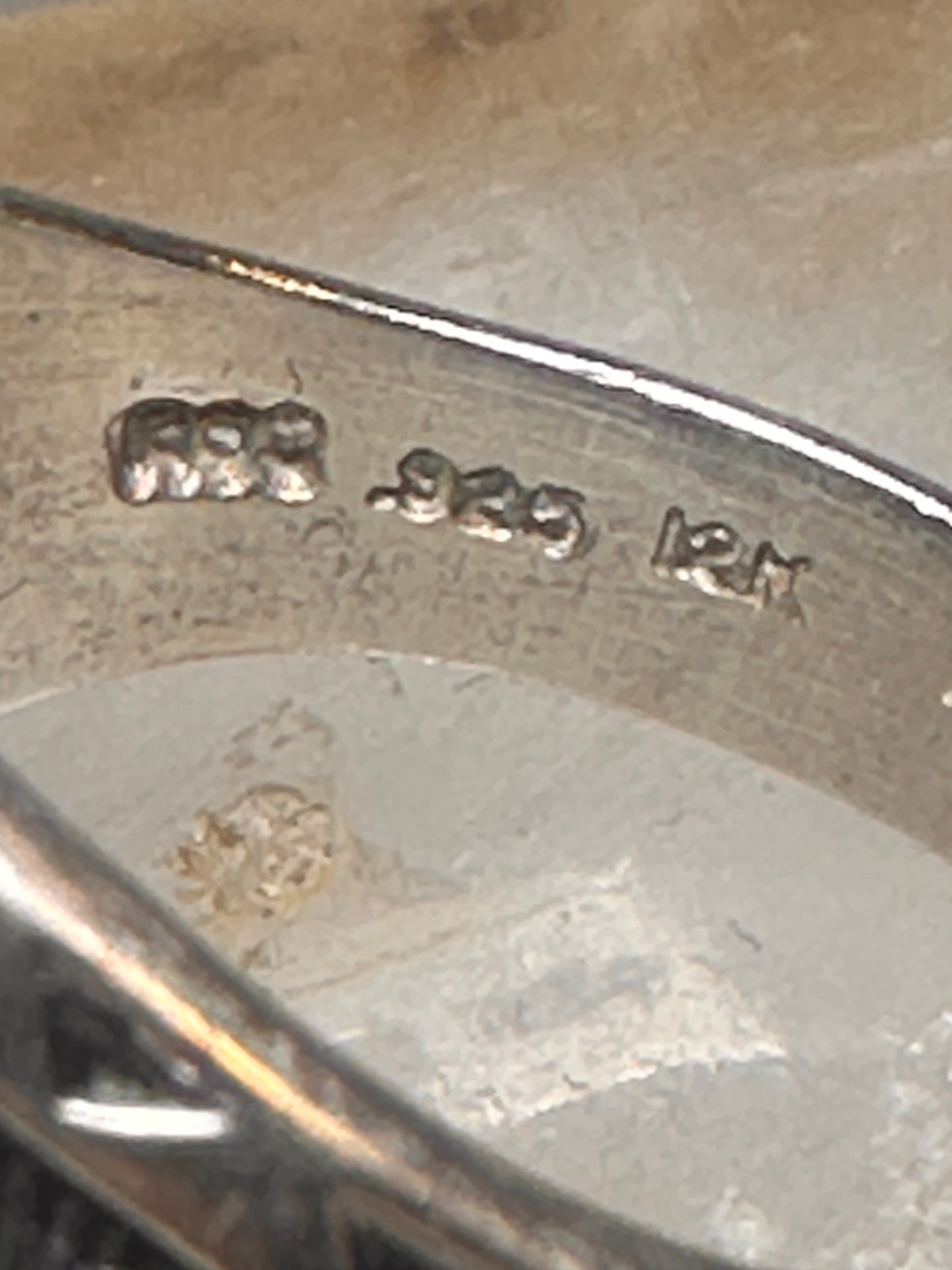 Horseshoe ring Black Hills Gold band good luck leaves Size 10 sterling silver