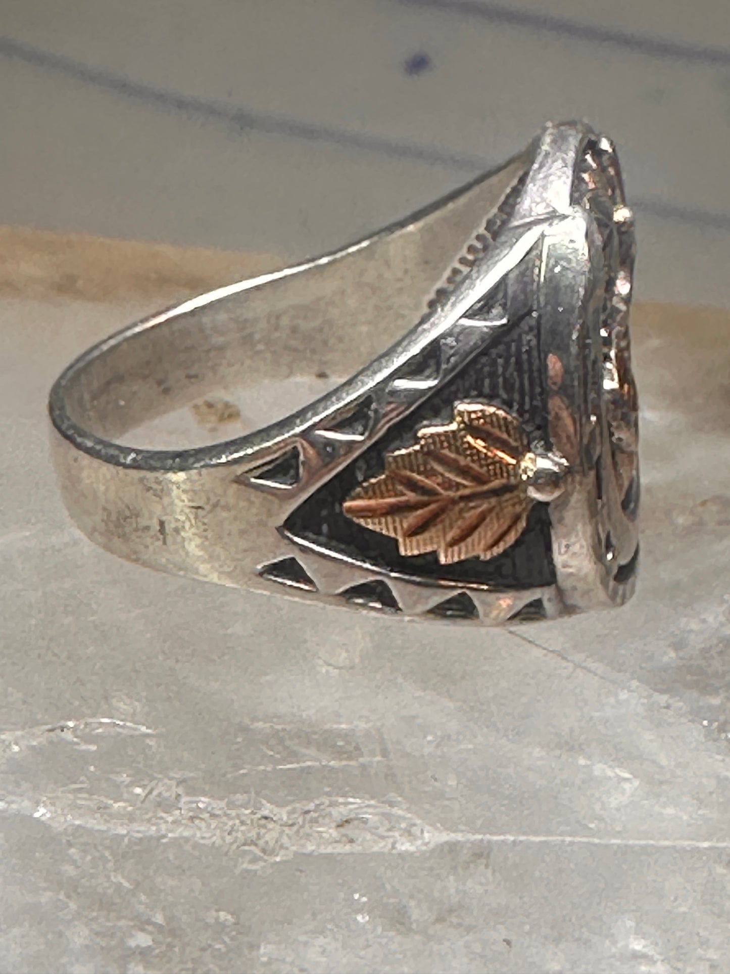 Horseshoe ring Black Hills Gold band good luck leaves Size 10 sterling silver