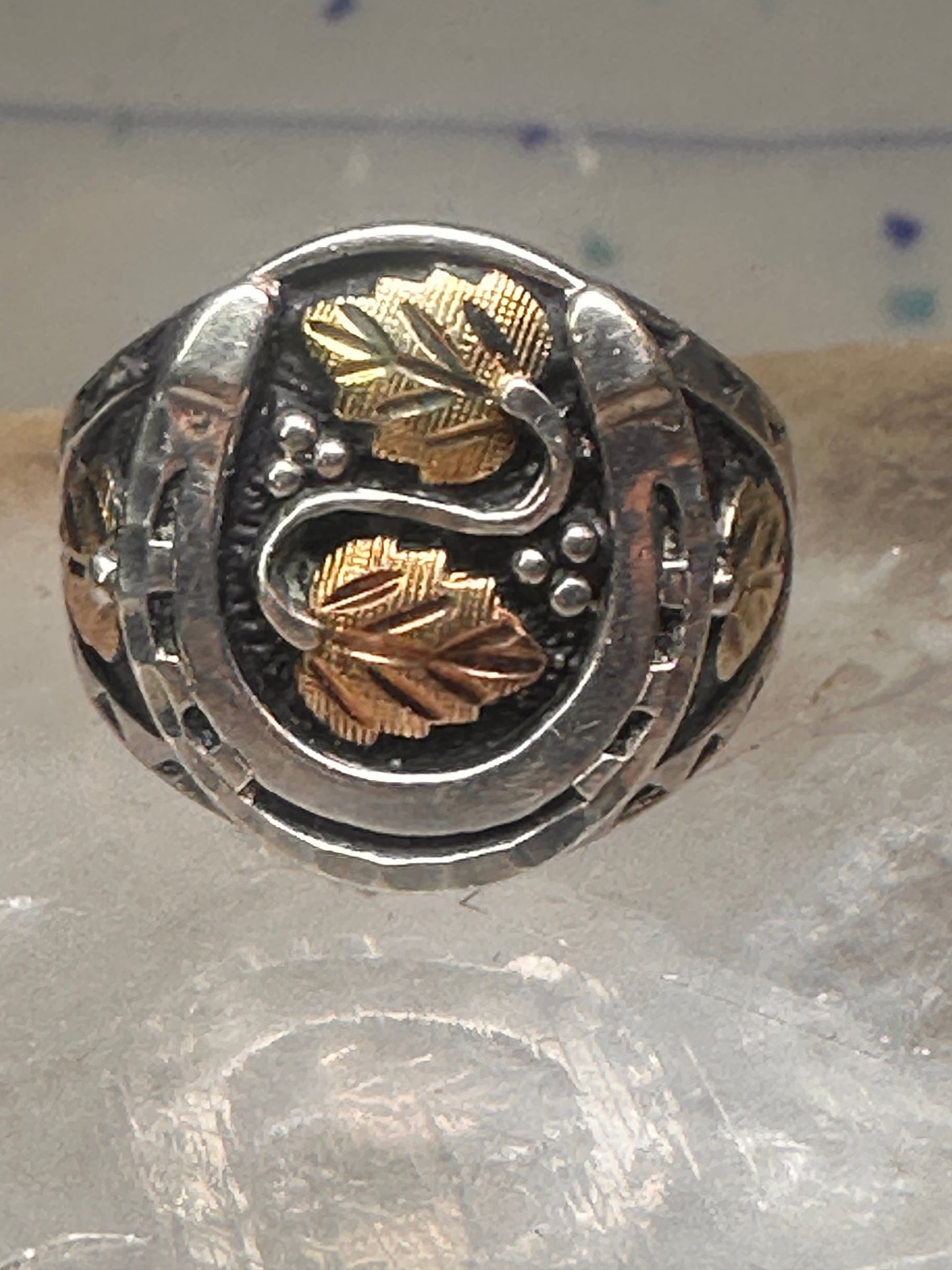 Horseshoe ring Black Hills Gold band good luck leaves Size 10 sterling silver