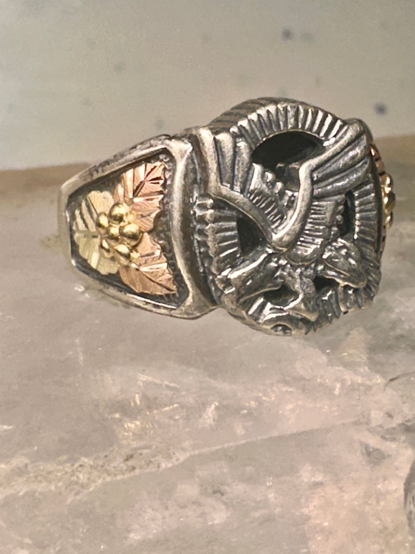 Black Hills Gold ring eagle leaves onyx band Size 10.2 sterling silver women men