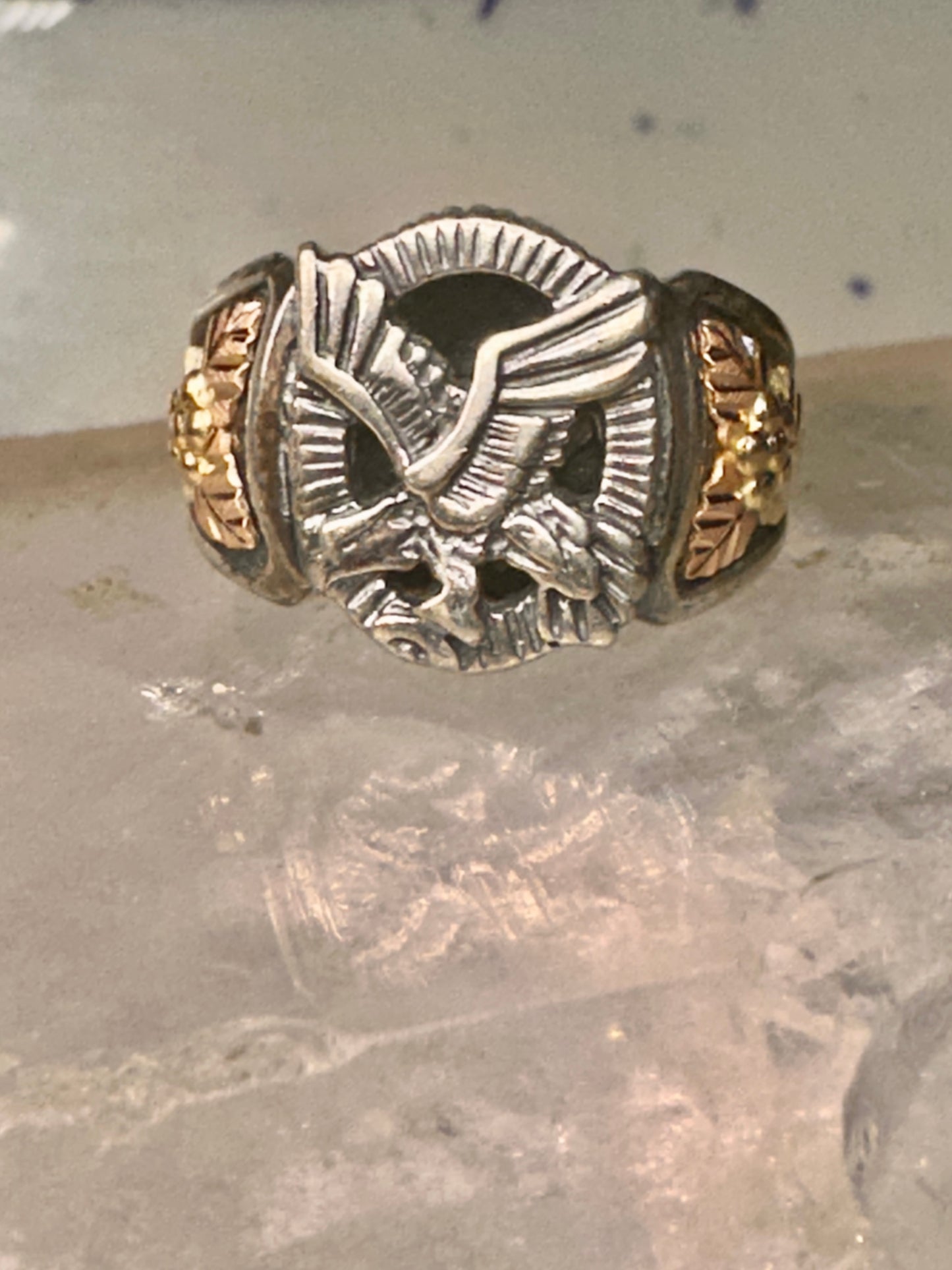 Black Hills Gold ring eagle leaves onyx band Size 10.2 sterling silver women men