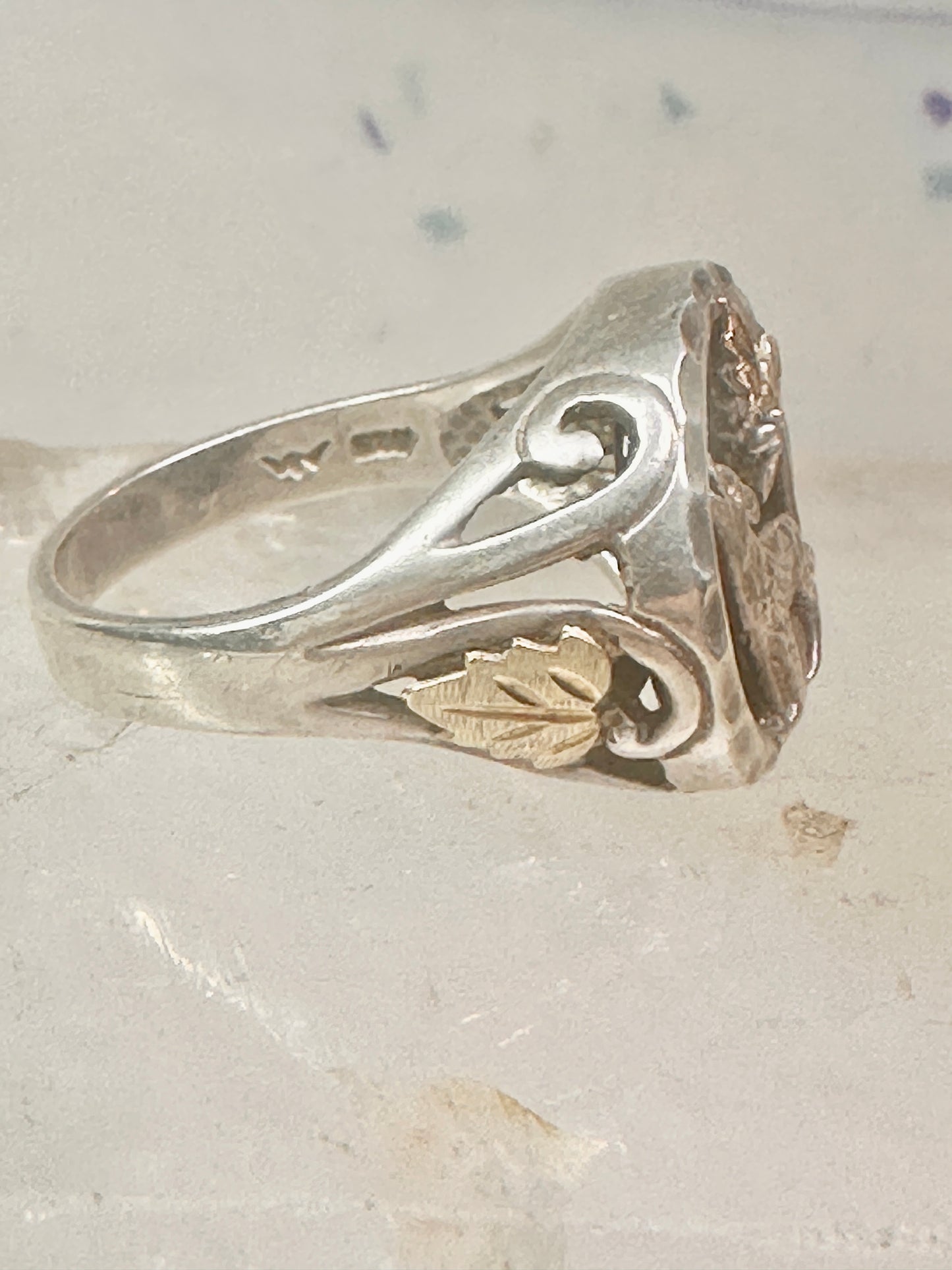 Black Hills Gold ring onyx wolf barking at moon band size 10 band sterling silver men women
