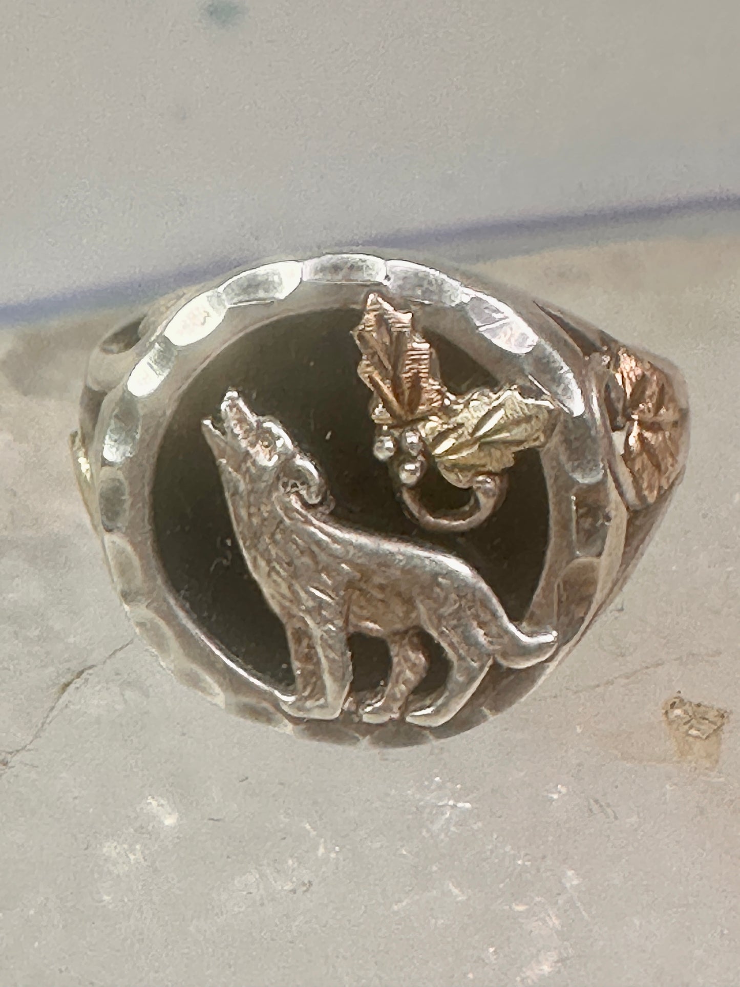 Black Hills Gold ring onyx wolf barking at moon band size 10 band sterling silver men women