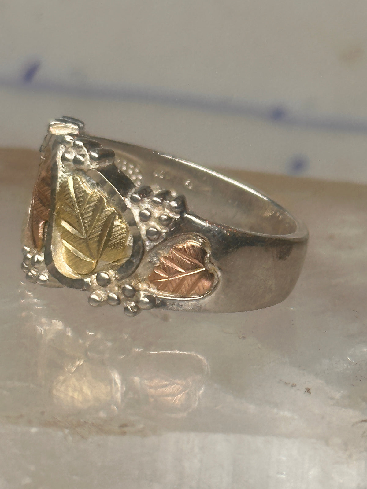 Vintage Black Hills Gold Style Sterling Silver 12K Gold Grape Leaf Ring Size 8.75 925