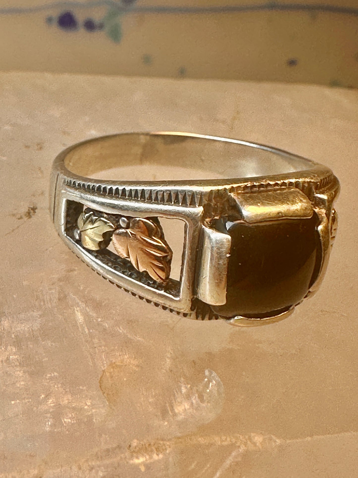 Black Hills Gold ring size 9.25 onyx leaves band women men
