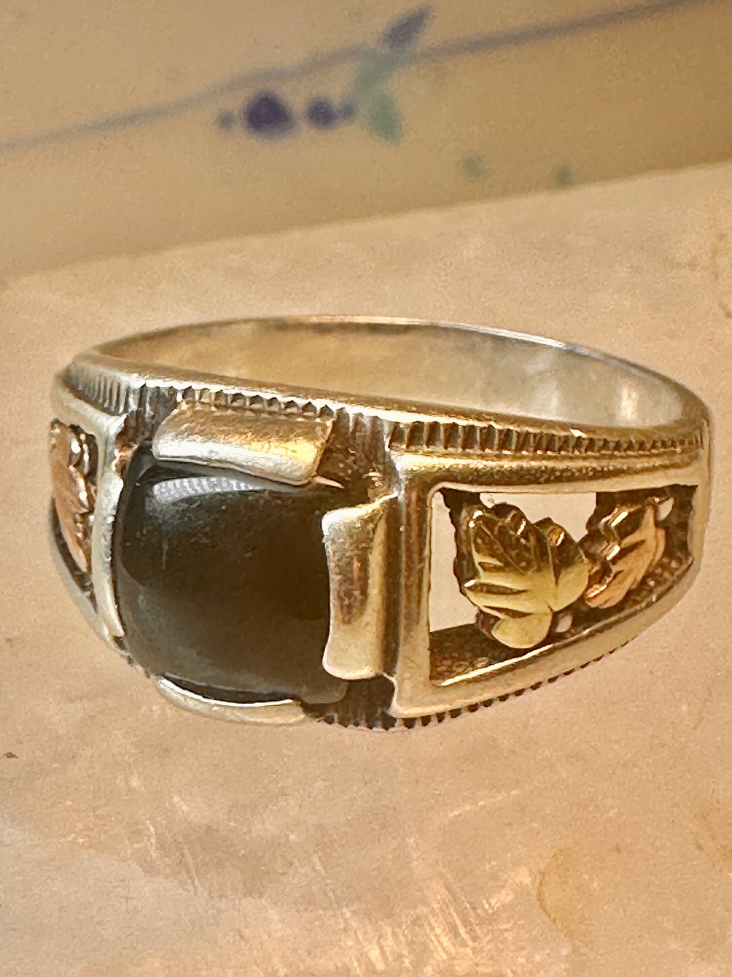 Black Hills Gold ring size 9.25 onyx leaves band women men