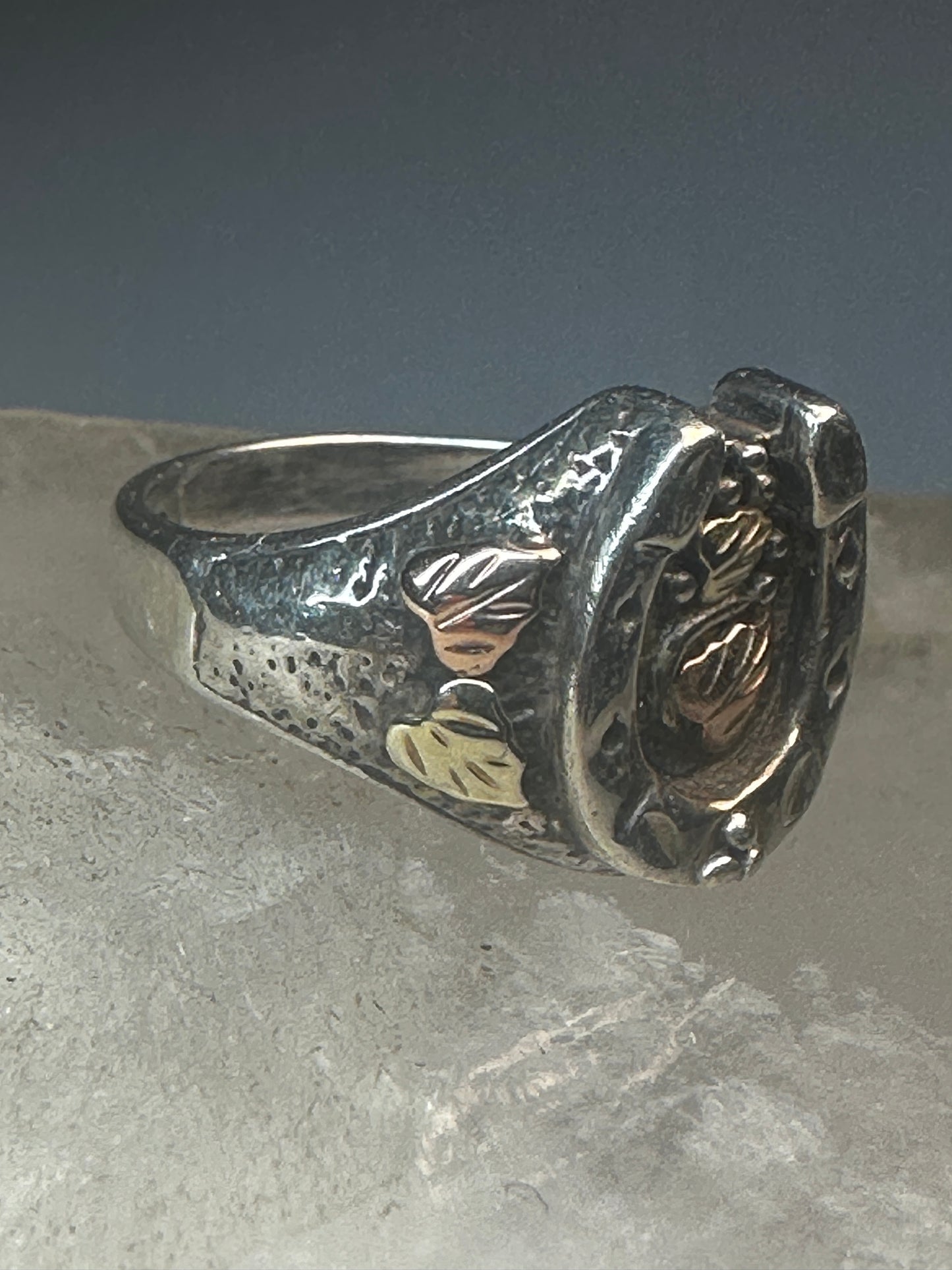 Black Hills Gold ring horseshoe leaves good luck band size 5 sterling silver women