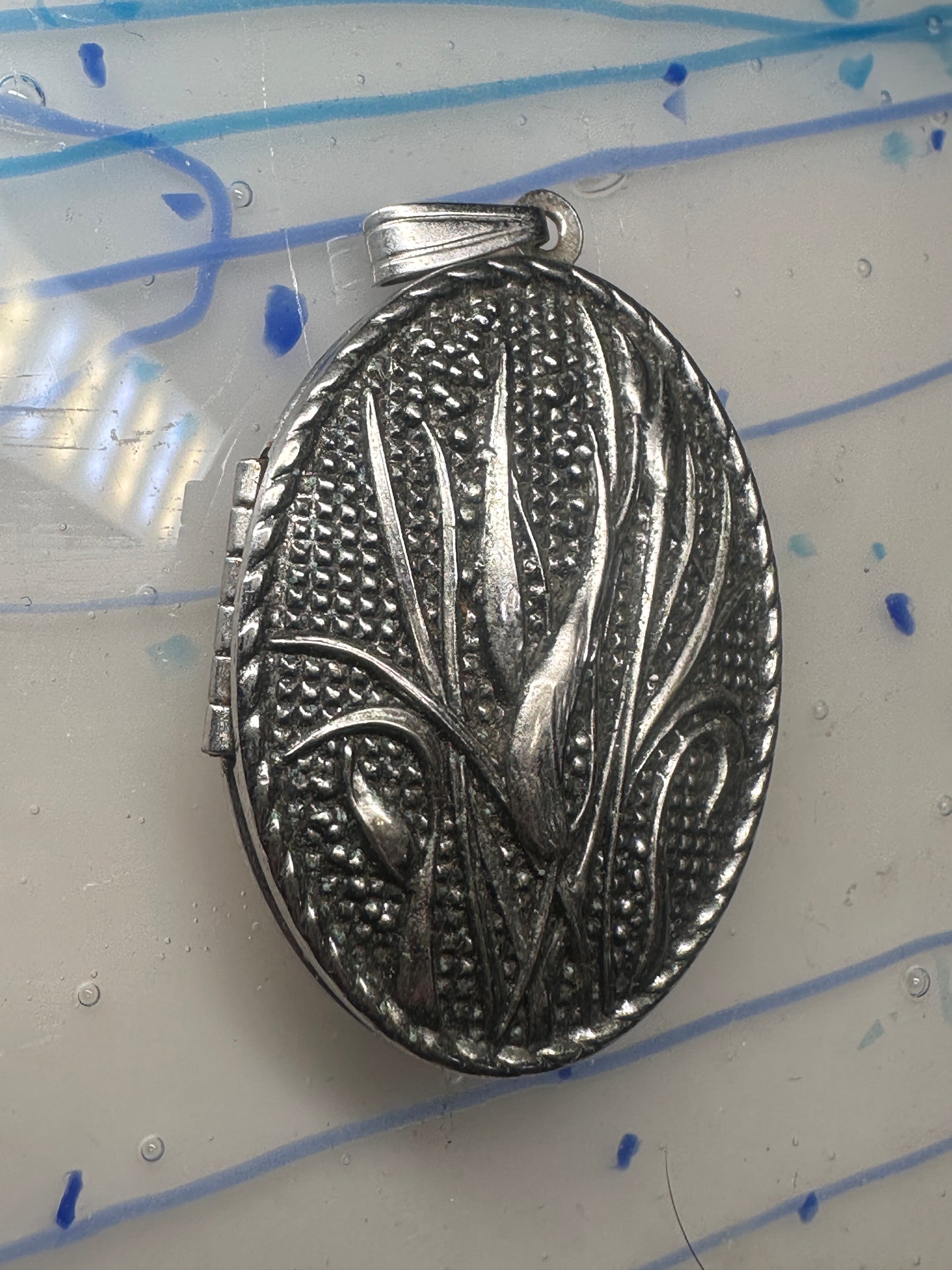 Vintage Large Marshes Floral Photo Locket Pendant