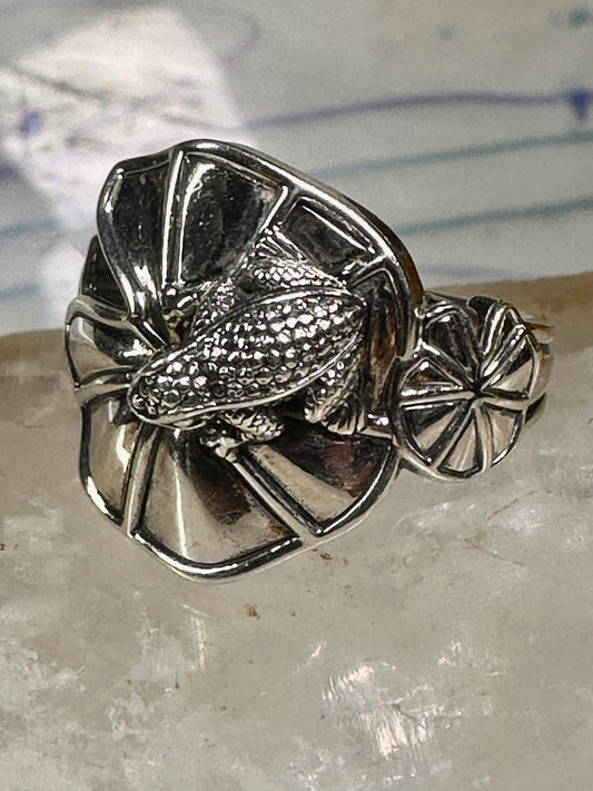 Frog ring on lily pad a Kieselstein RC Studio size 9 sterling silver
