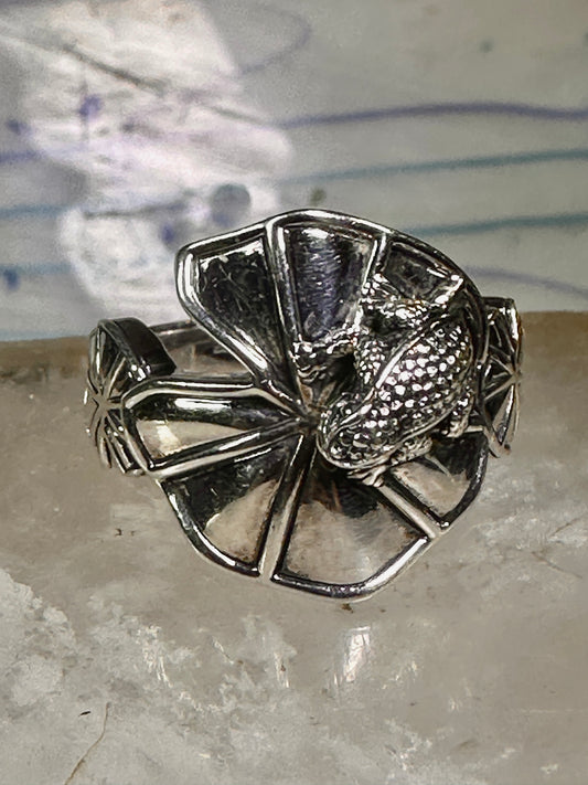 Frog ring on lily pad a Kieselstein RC Studio size 9 sterling silver