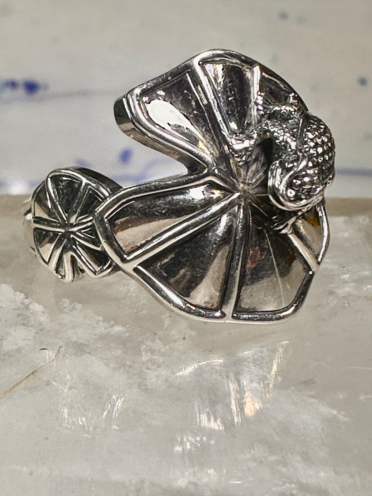 Frog ring on lily pad a Kieselstein RC Studio size 9 sterling silver
