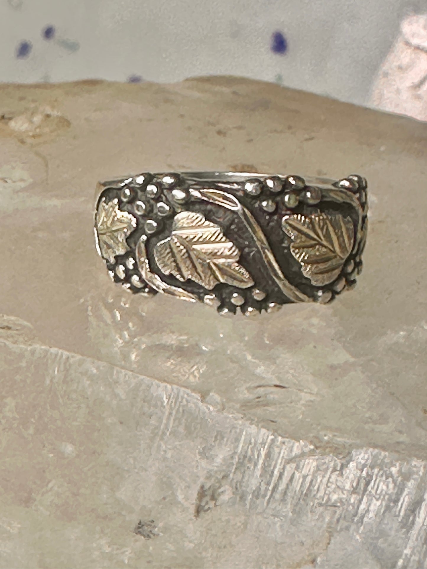 Black Hills Gold ring leaves wedding band size 5 sterling silver women
