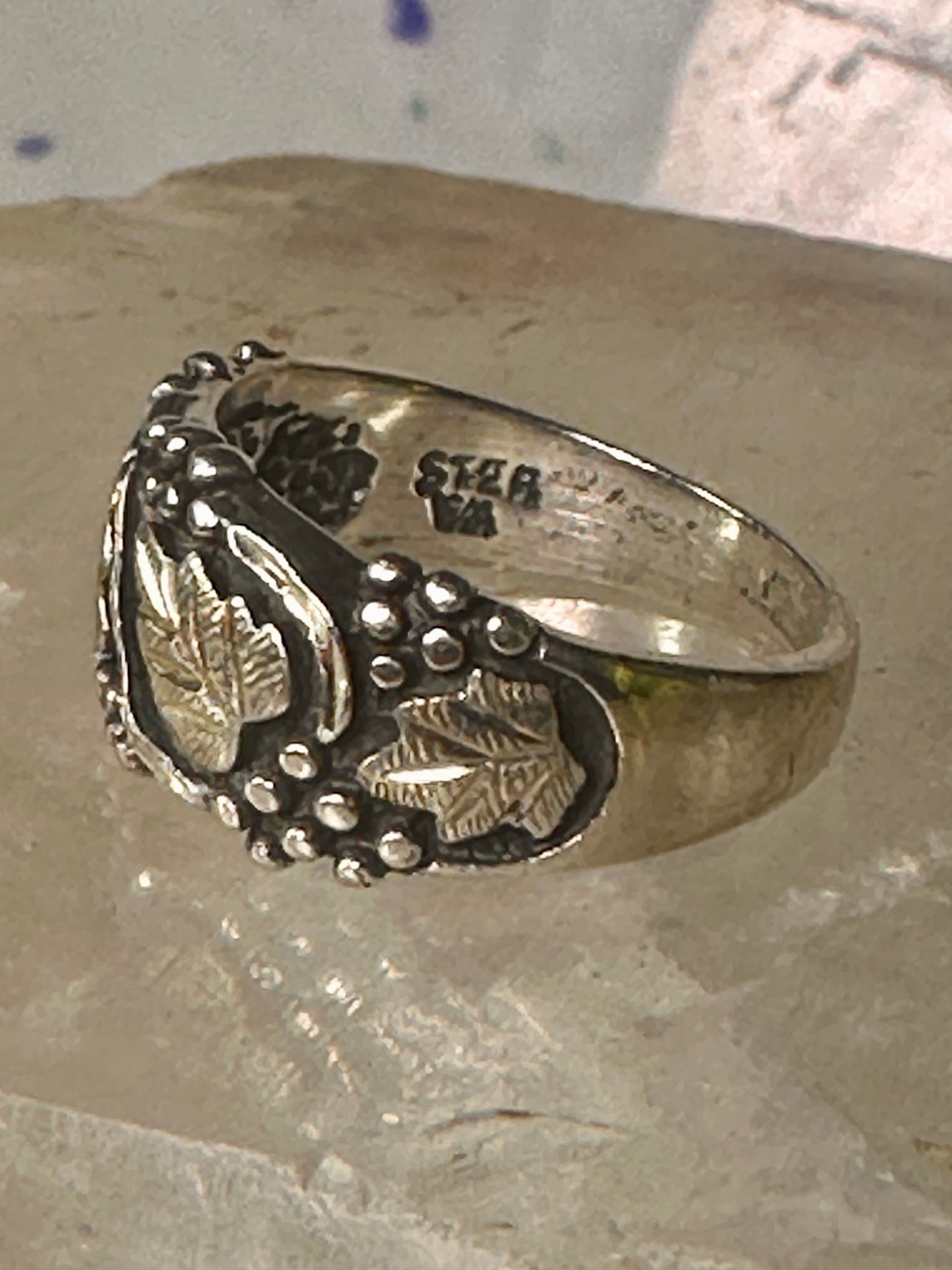 Black Hills Gold ring leaves wedding band size 5 sterling silver women