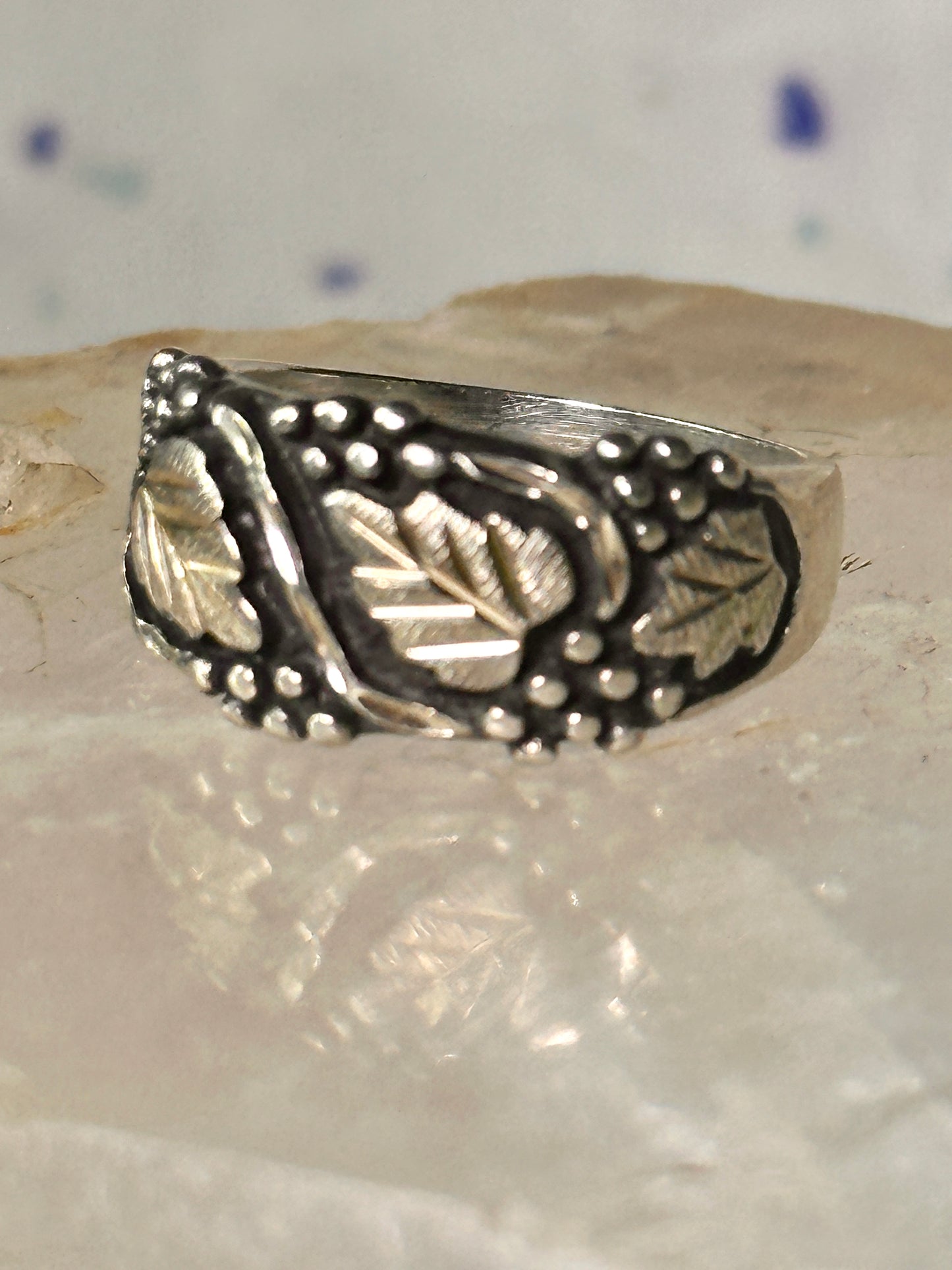 Black Hills Gold ring leaves wedding band size 5 sterling silver women